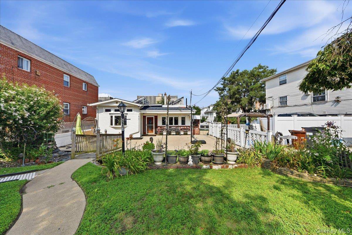 672 Drew ST, Brooklyn, NY 11208