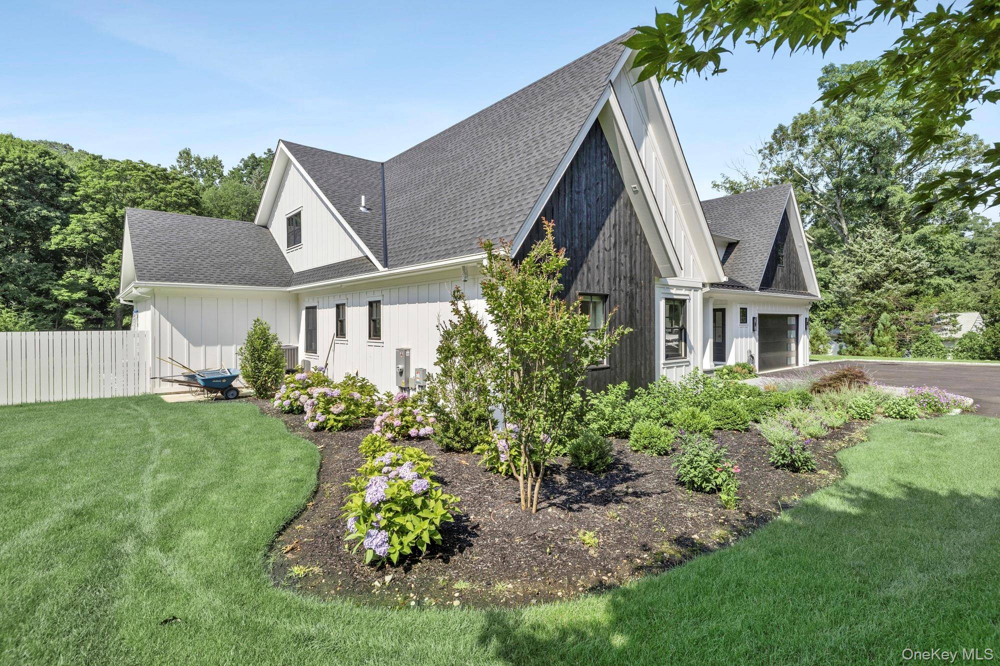53 Stony Hollow RD, Centerport, NY 11721
