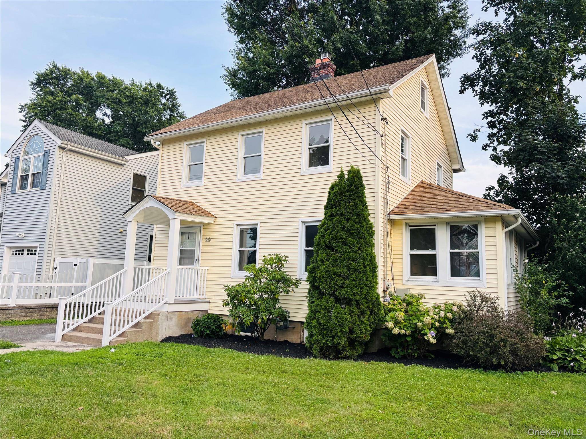 29 Roosevelt ST, Glen Cove, NY 11542