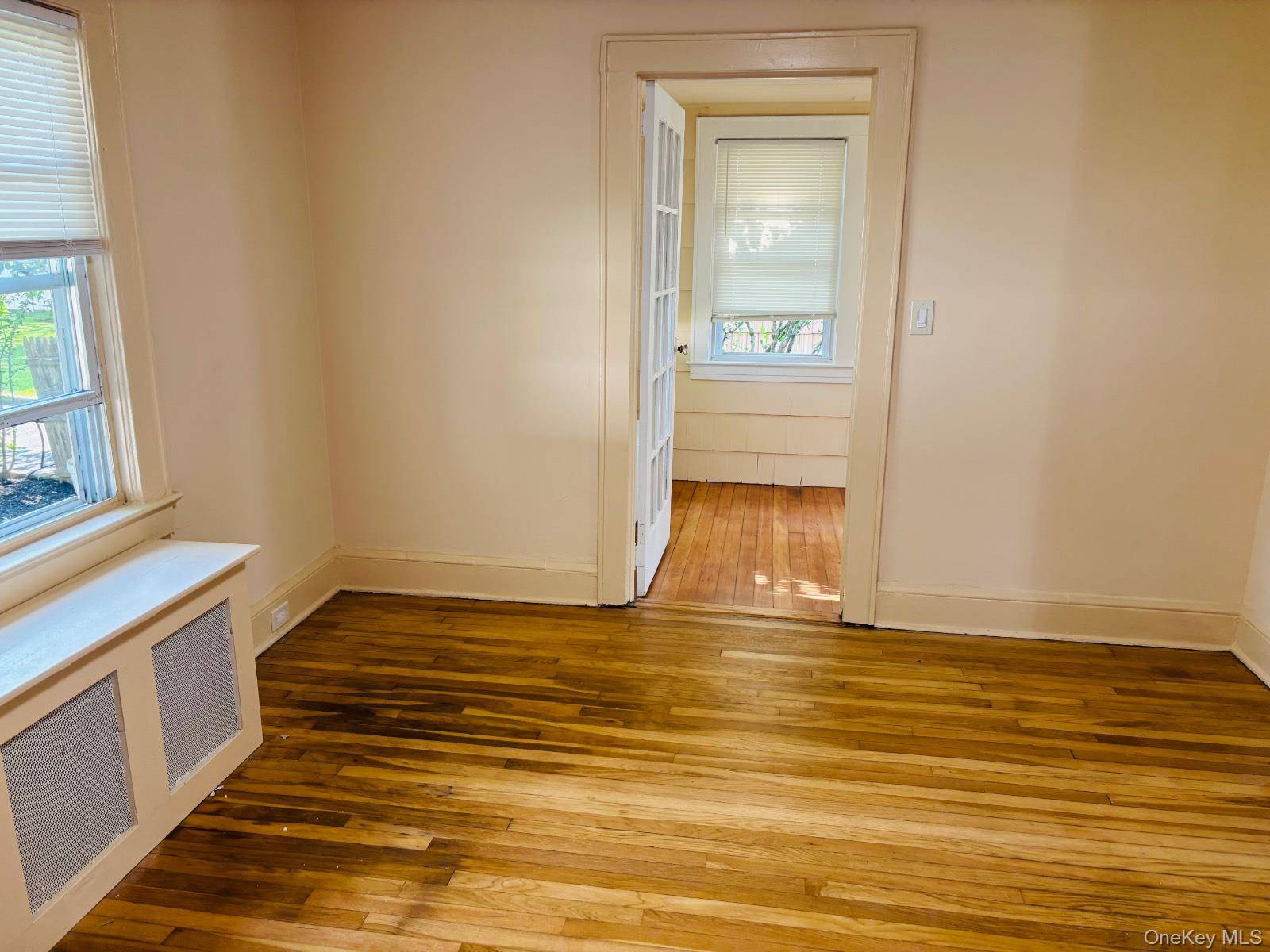 29 Roosevelt ST, Glen Cove, NY 11542