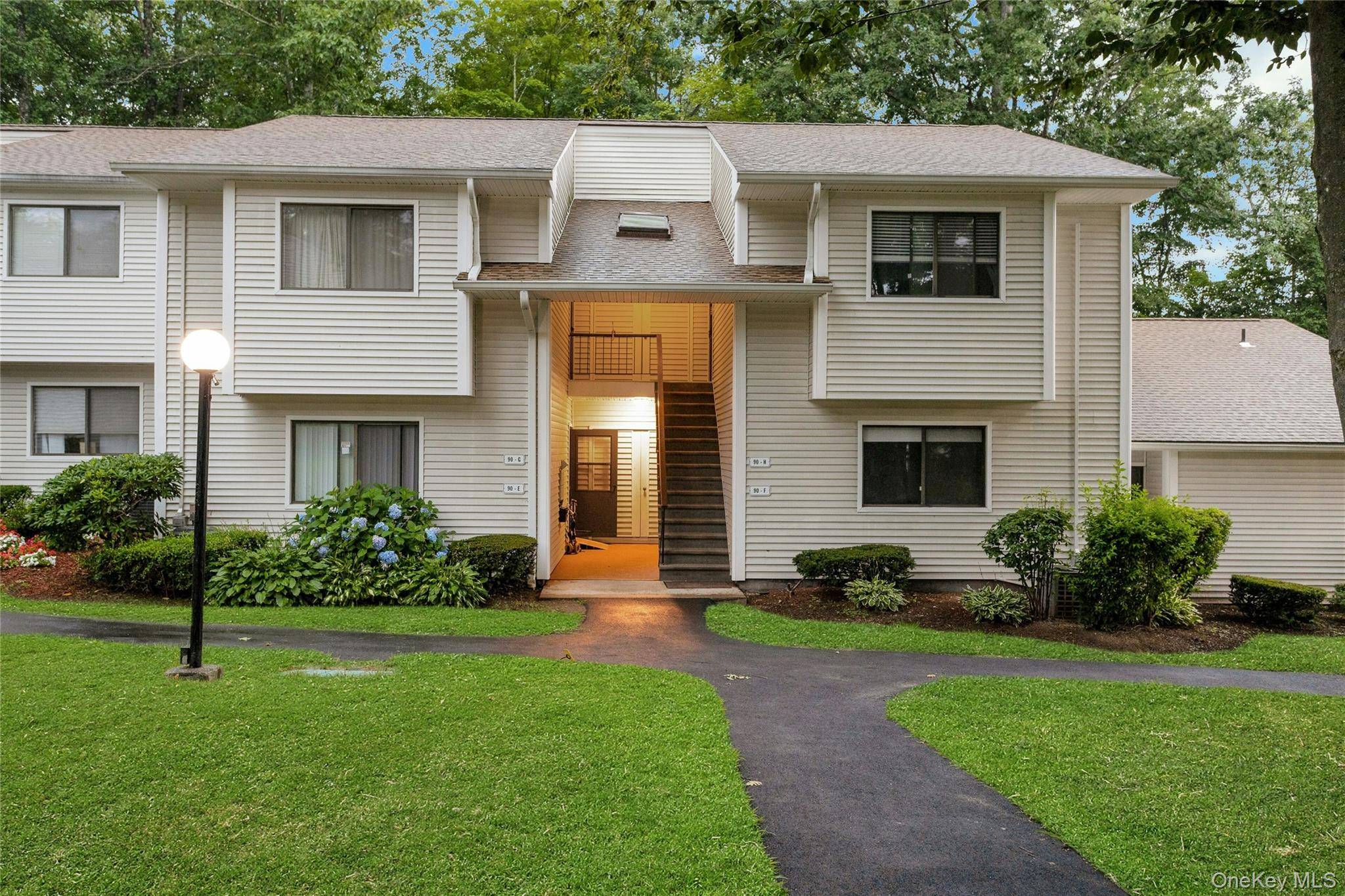 90 Molly Pitcher LN #F, Yorktown Heights, NY 10598