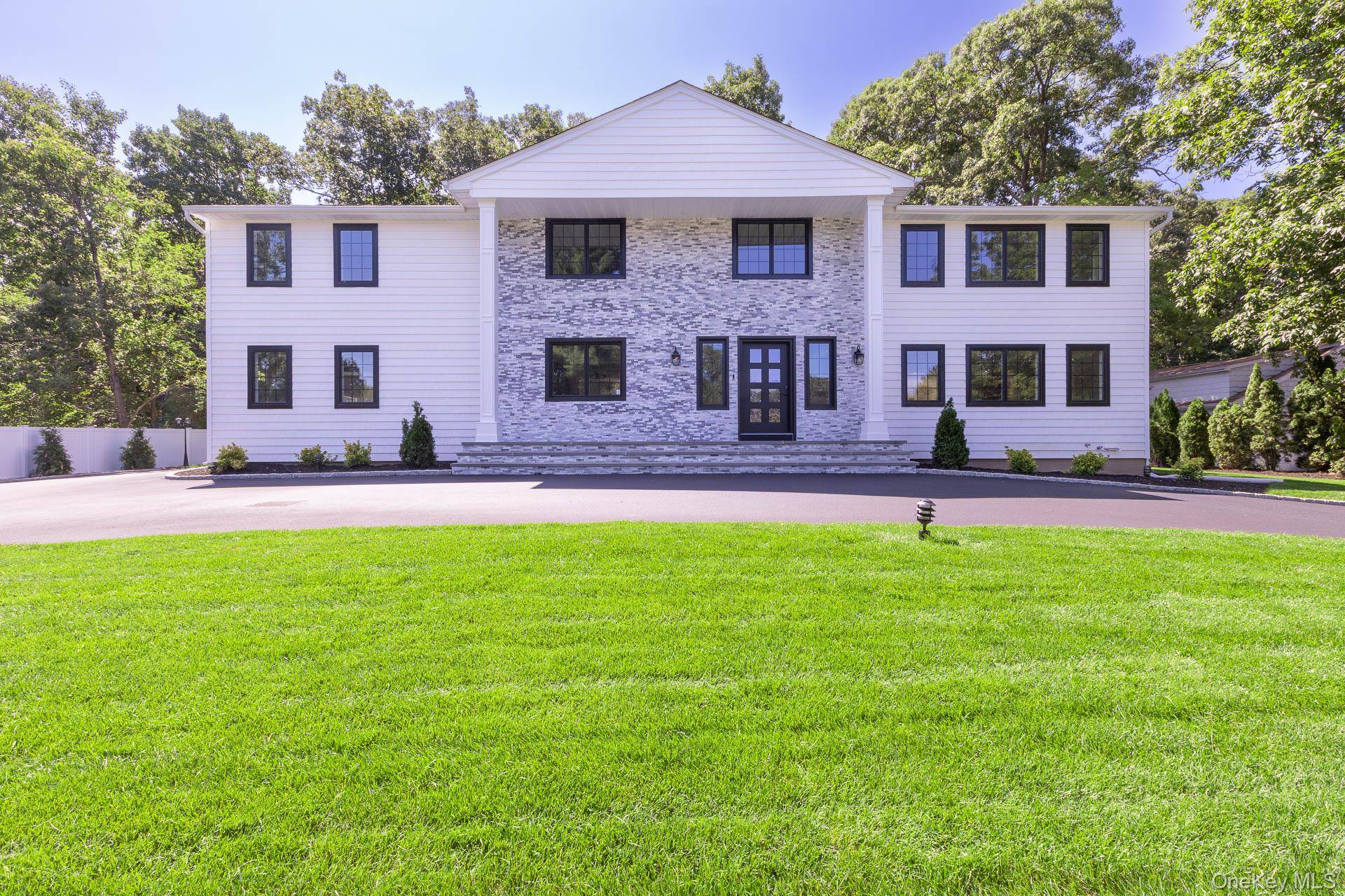 5 Hemingway DR, Dix Hills, NY 11746