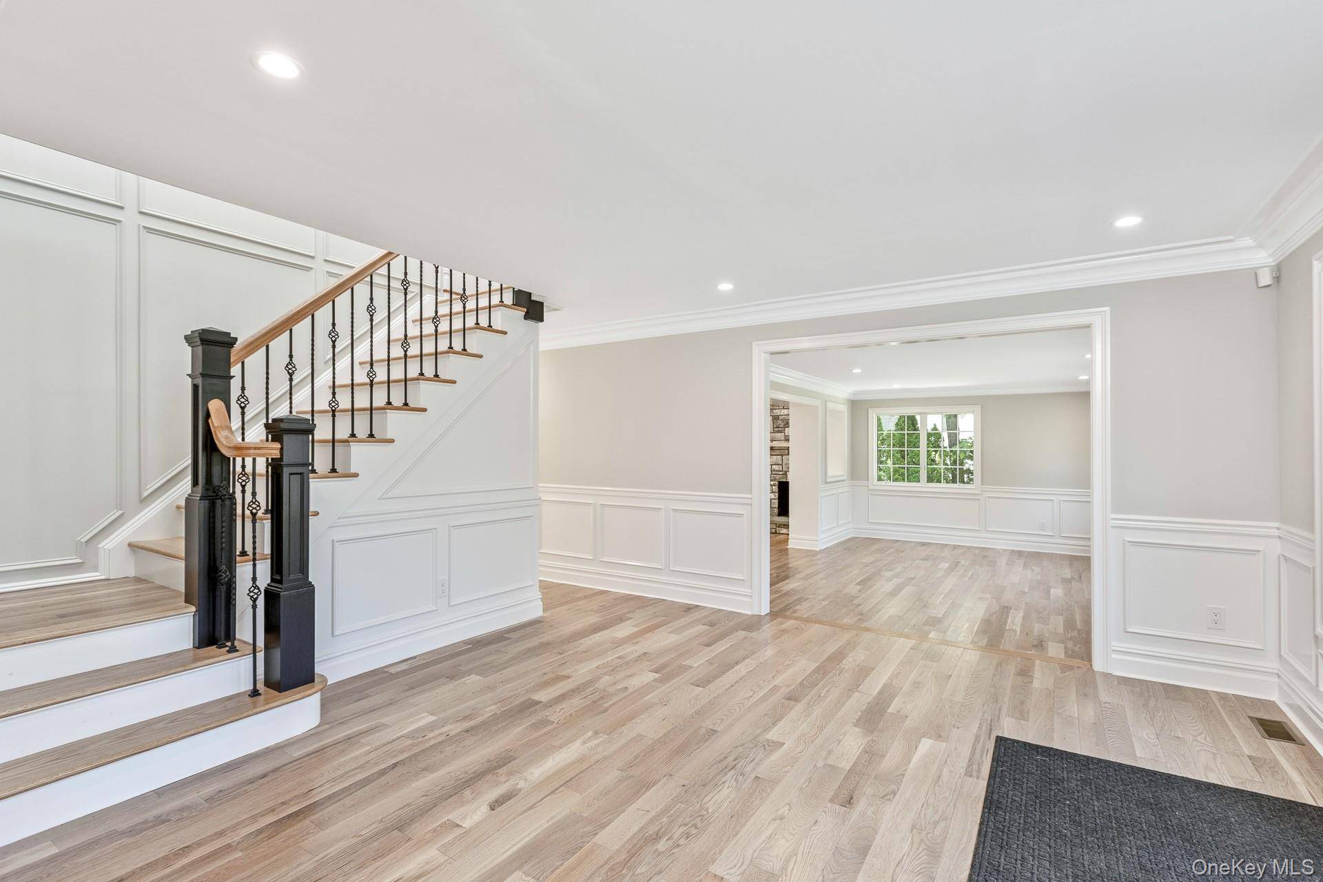 5 Hemingway DR, Dix Hills, NY 11746