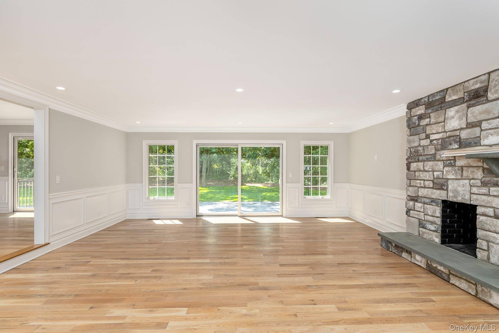 5 Hemingway DR, Dix Hills, NY 11746