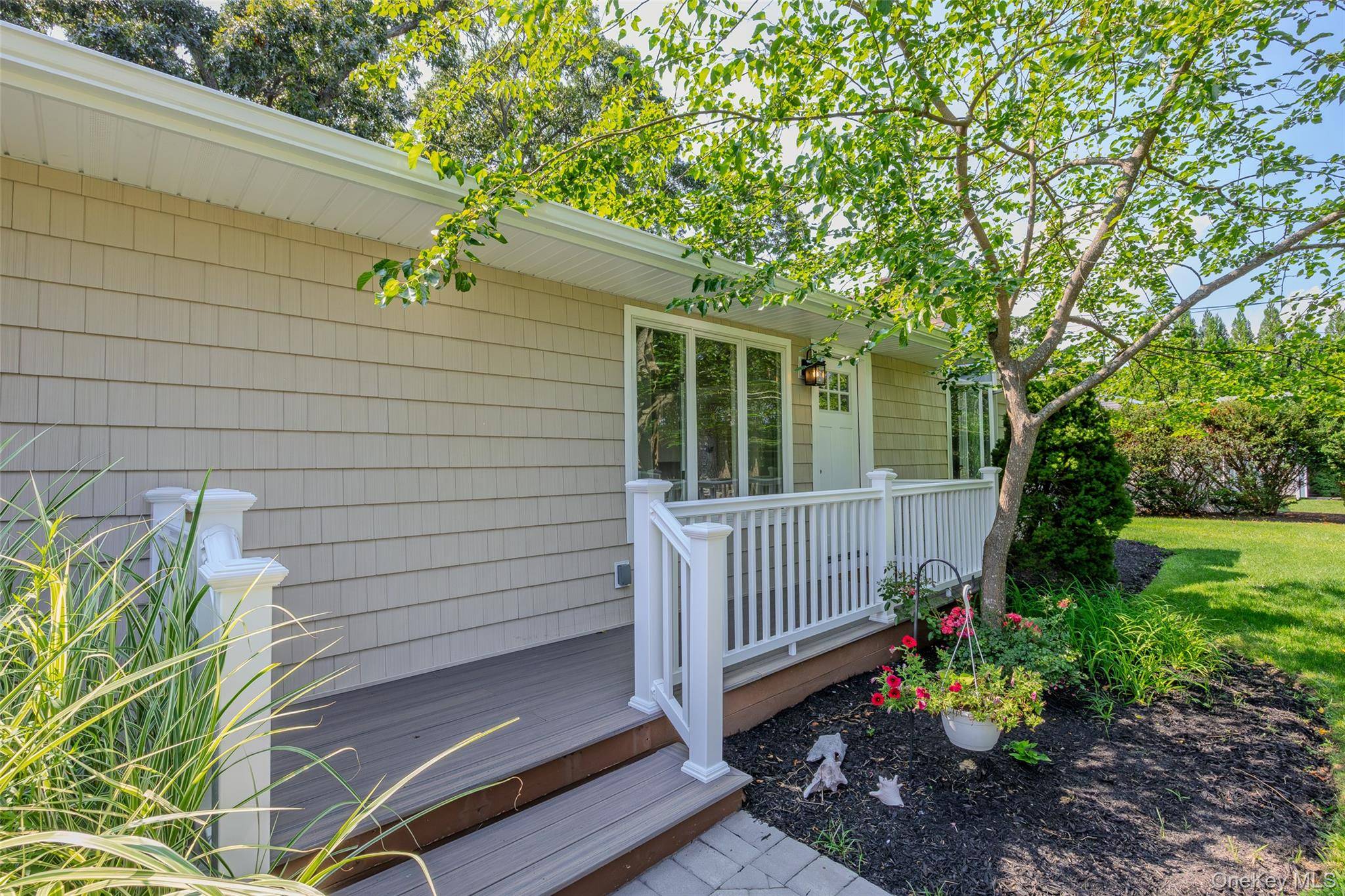126 Holiday BLVD, Center Moriches, NY 11934