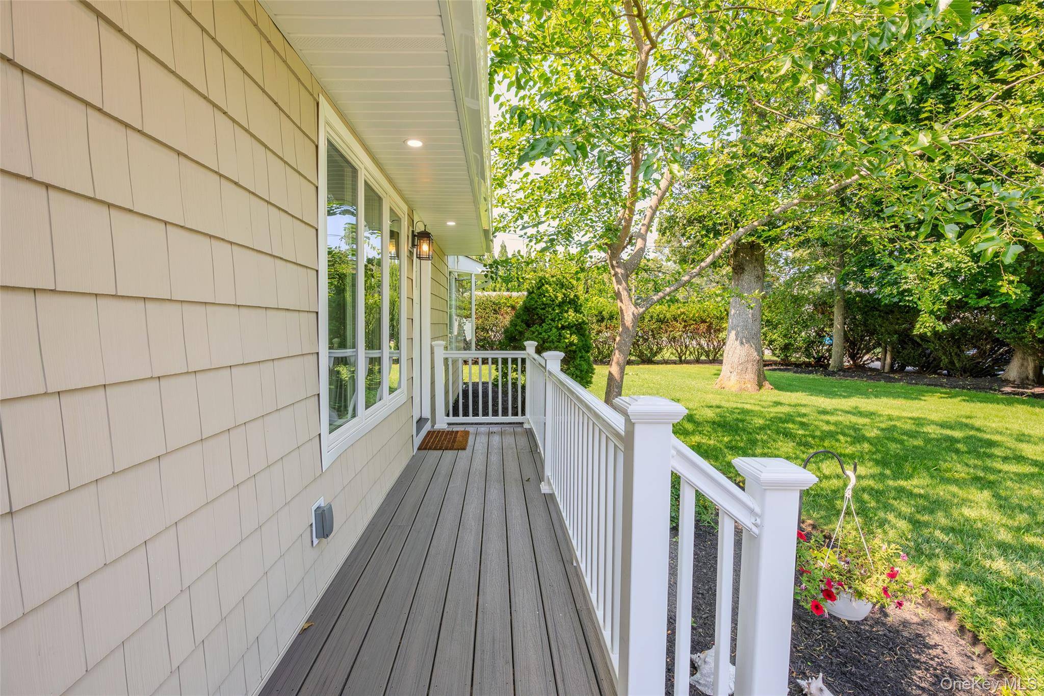 126 Holiday BLVD, Center Moriches, NY 11934