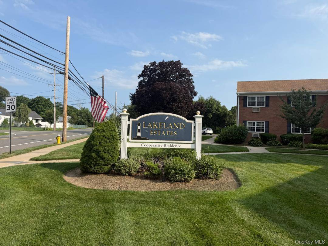 338 Lakeland AVE #6 E, Sayville, NY 11782