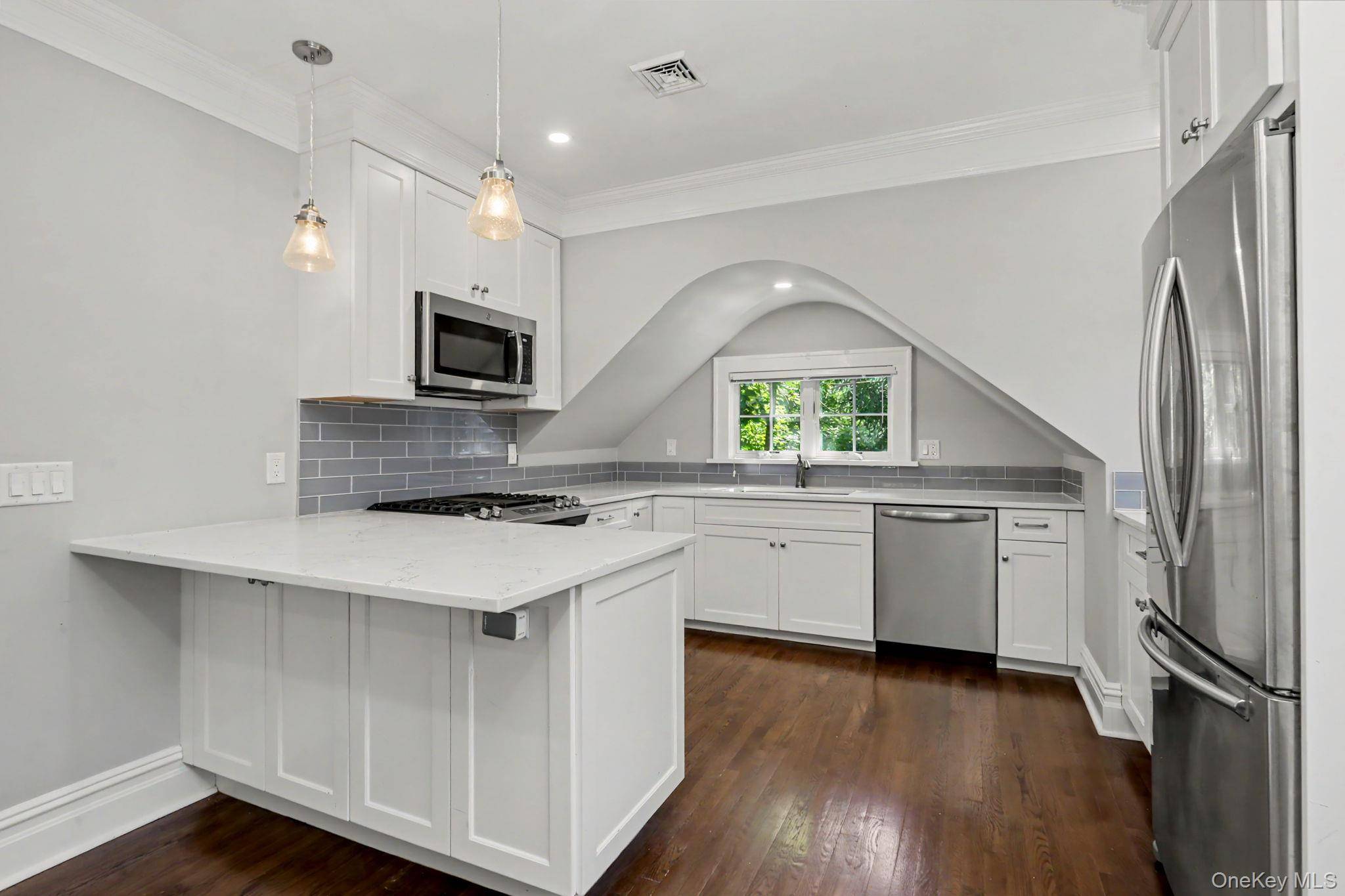 82 Douglas RD #B, Chappaqua, NY 10514