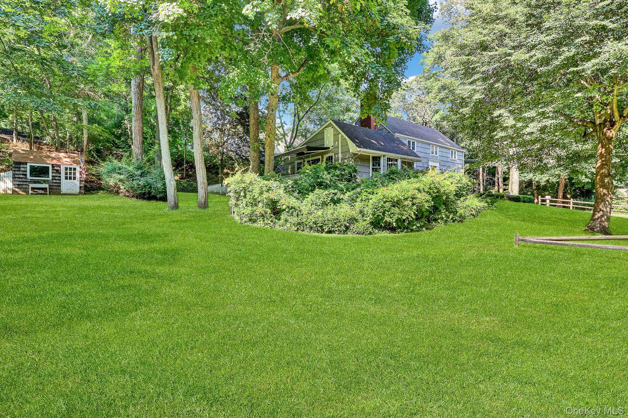 2 Dogwood DR, Stony Brook, NY 11790