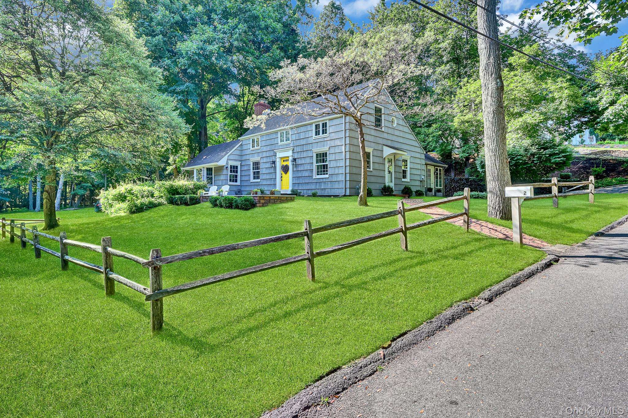 2 Dogwood DR, Stony Brook, NY 11790