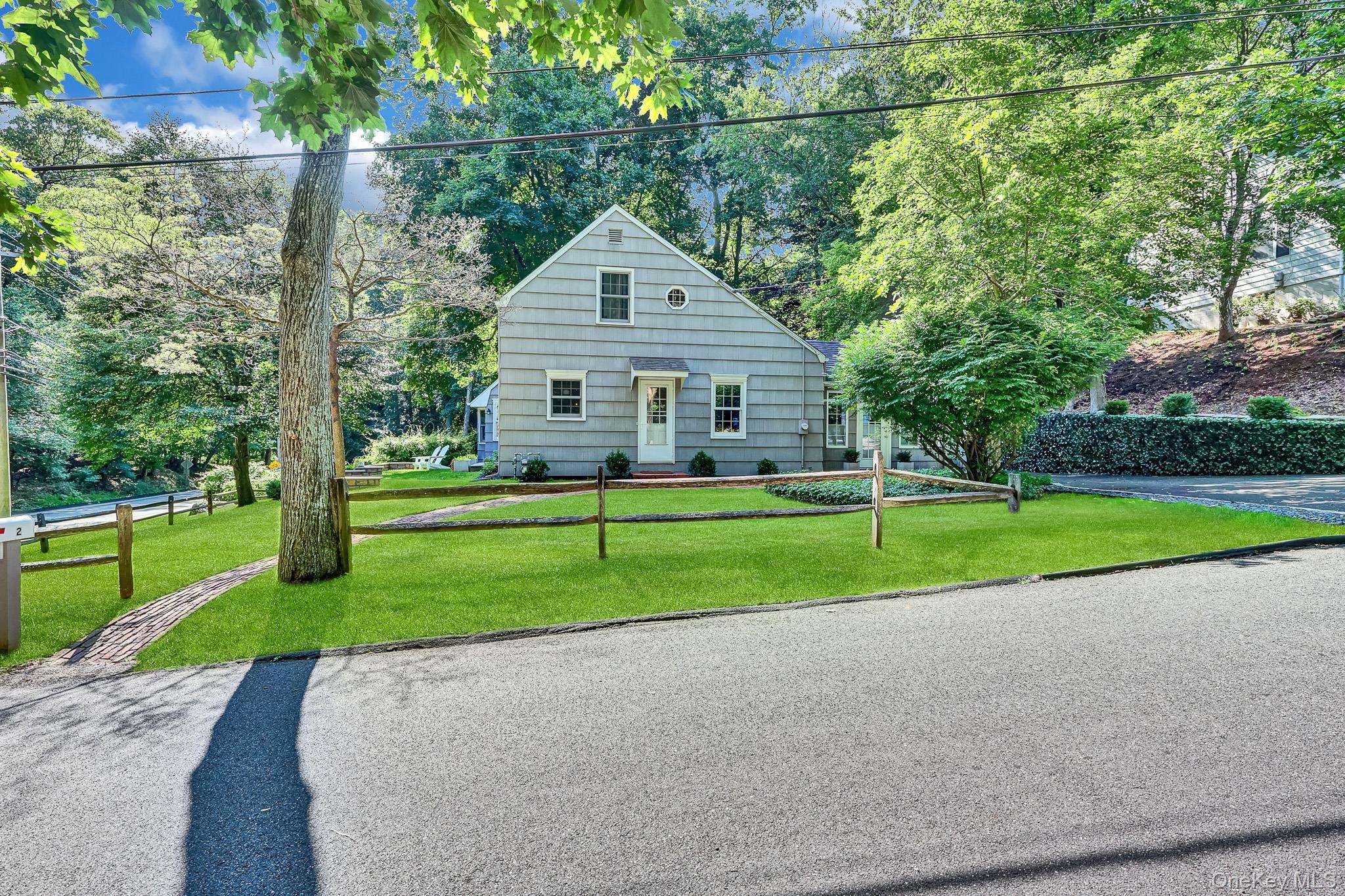 2 Dogwood DR, Stony Brook, NY 11790