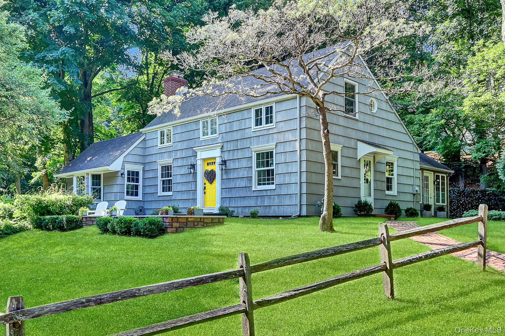2 Dogwood DR, Stony Brook, NY 11790