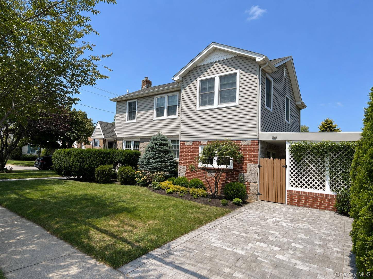 50 Eweler AVE, Floral Park, NY 11001