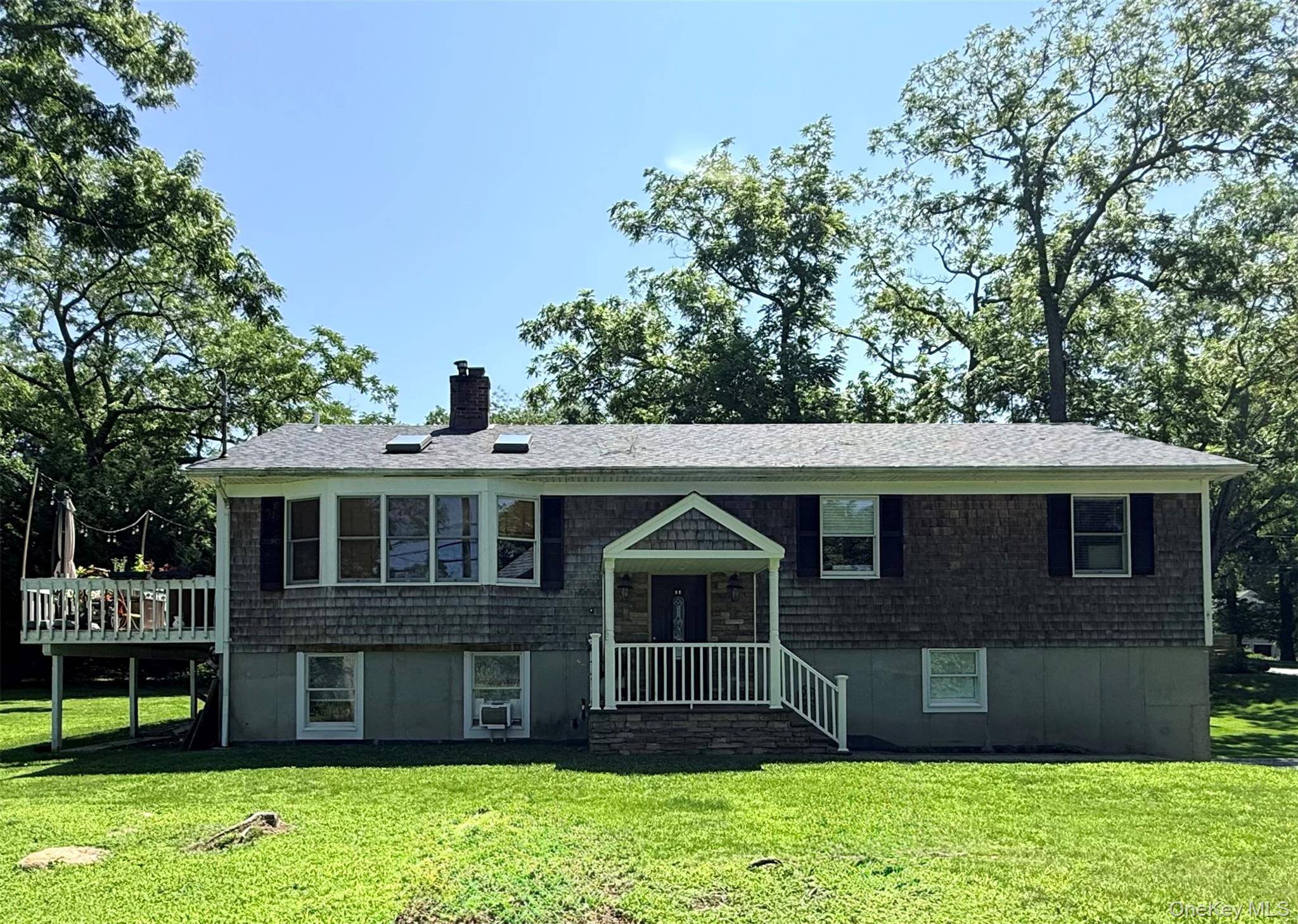 6 Pond View DR, Wading River, NY 11792