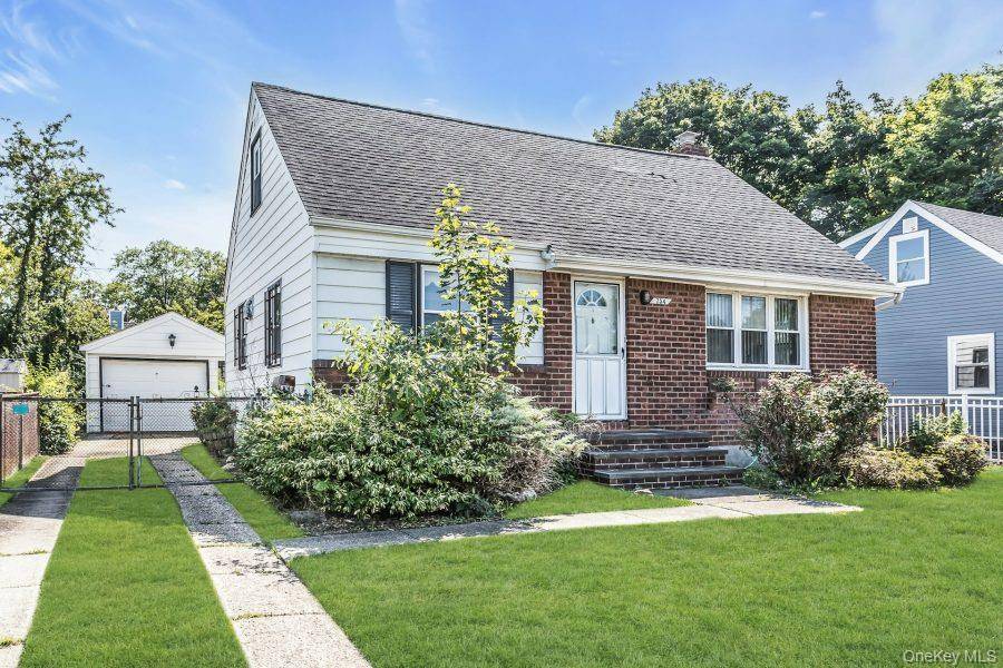 754 Windsor RD, Uniondale, NY 11553