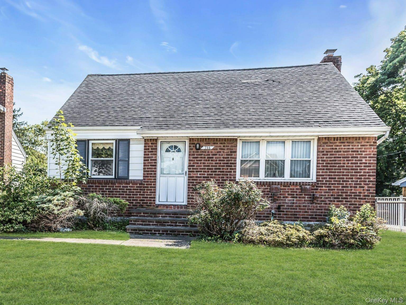 754 Windsor RD, Uniondale, NY 11553