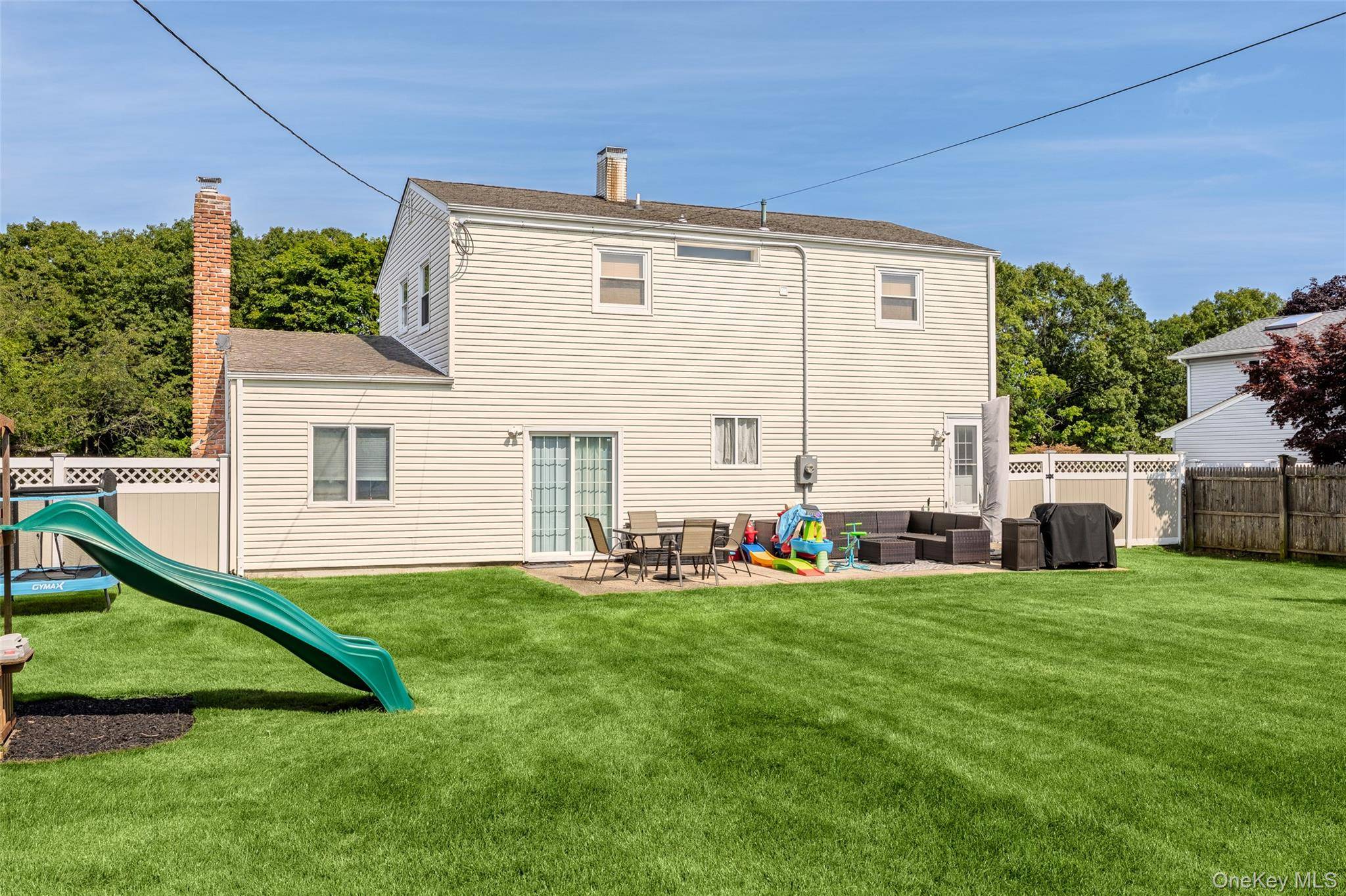 334 Greenbelt Pkwy, Holtsville, NY 11742