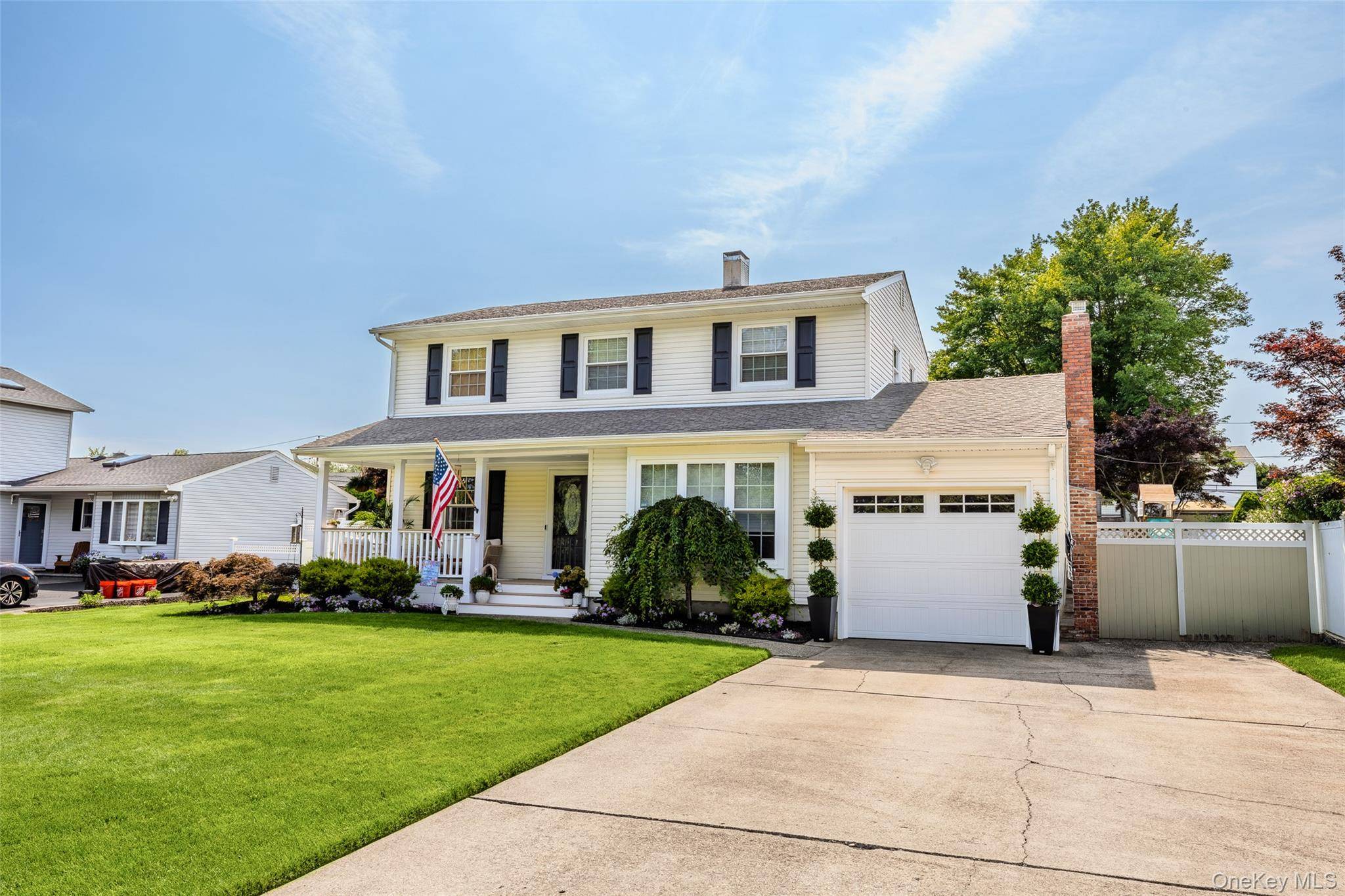334 Greenbelt Pkwy, Holtsville, NY 11742