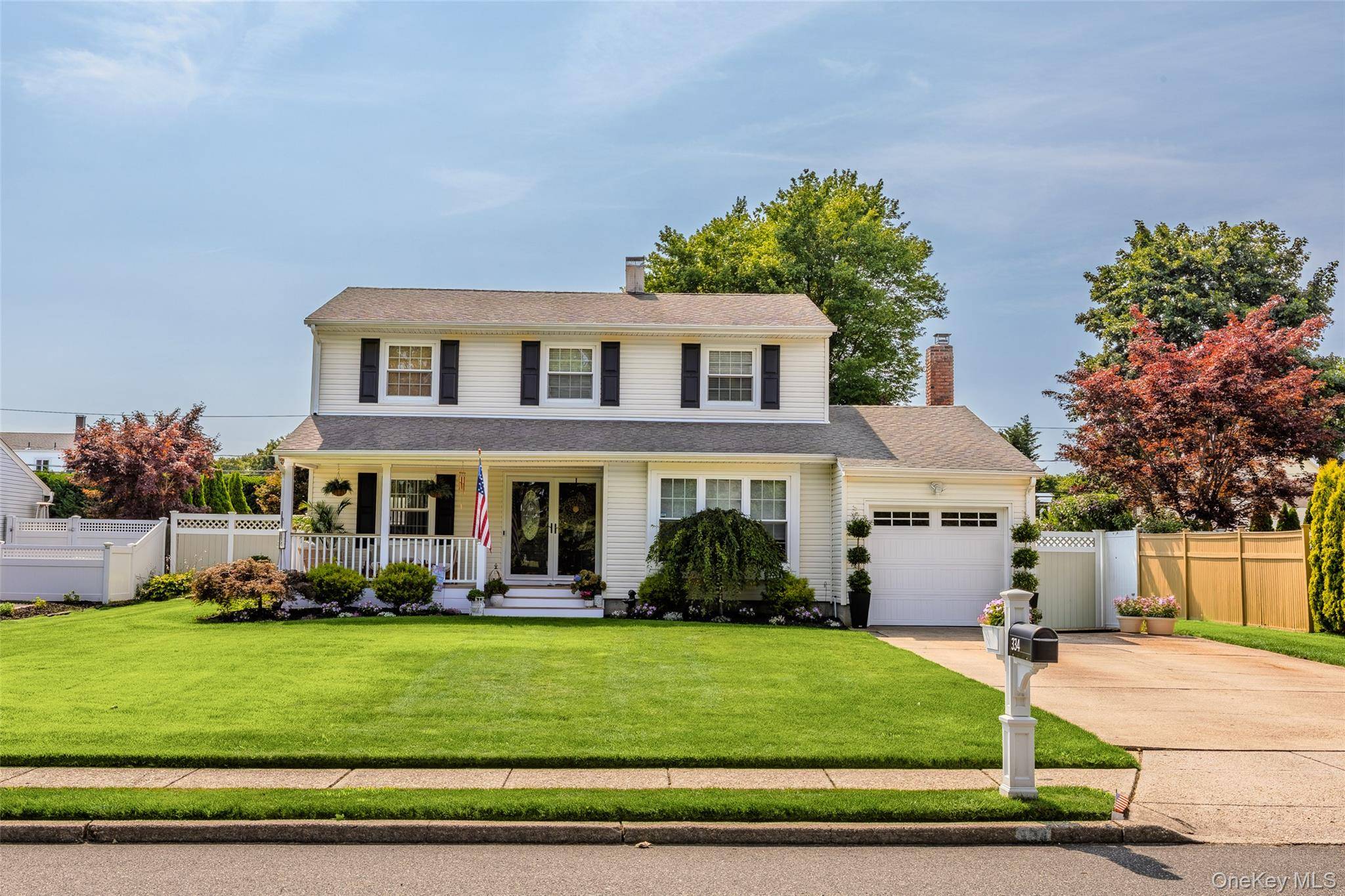 334 Greenbelt Pkwy, Holtsville, NY 11742