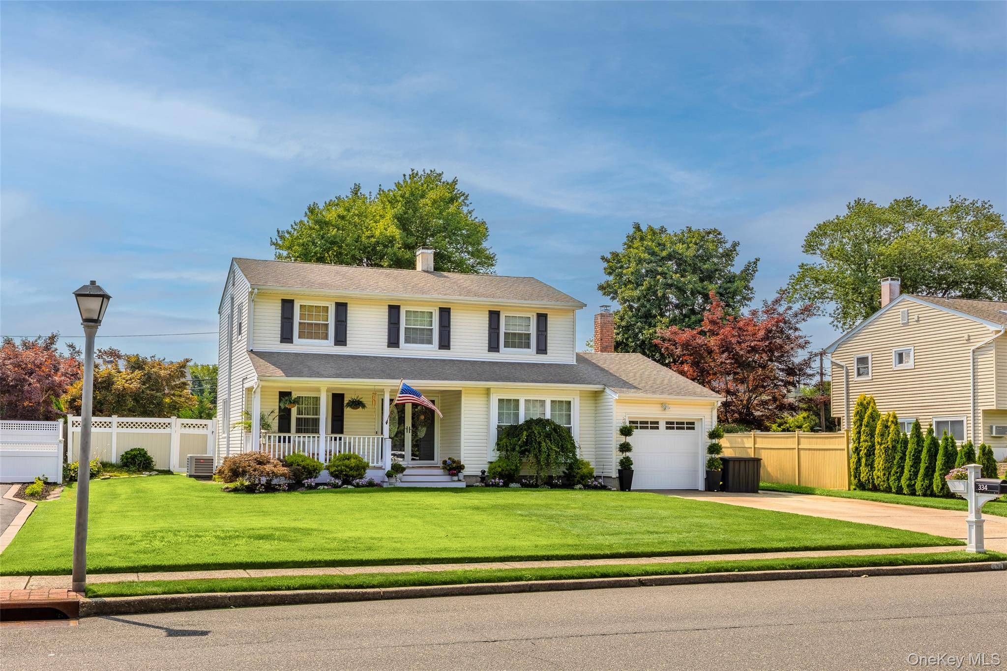 334 Greenbelt Pkwy, Holtsville, NY 11742