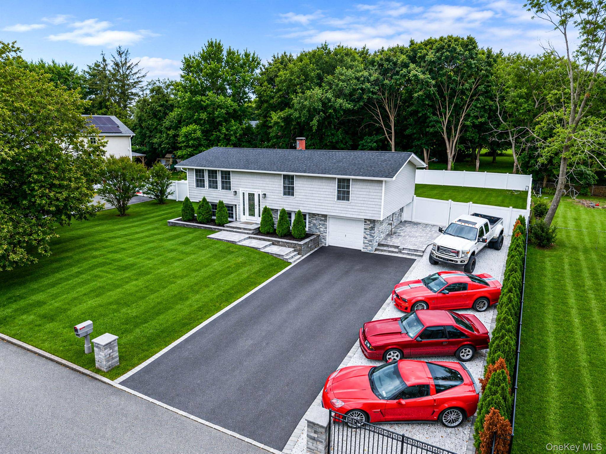 8 Fairway DR, Port Jefferson Station, NY 11776