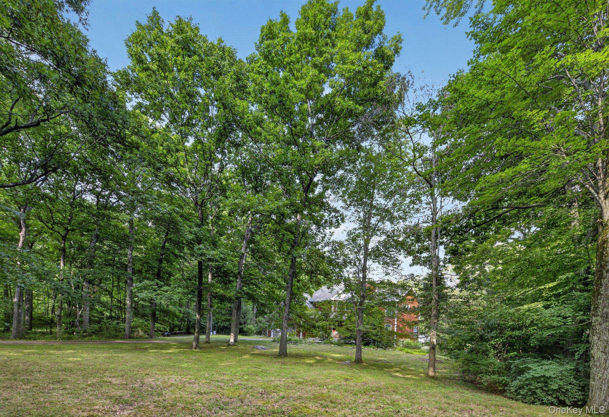 541 E Mountain RD, Cold Spring, NY 10516
