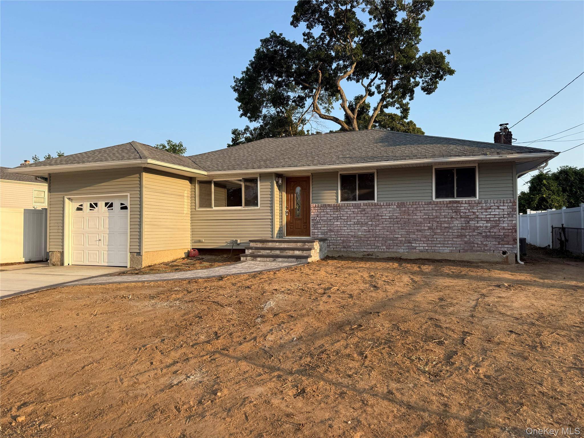 2 5th AVE, Farmingdale, NY 11735