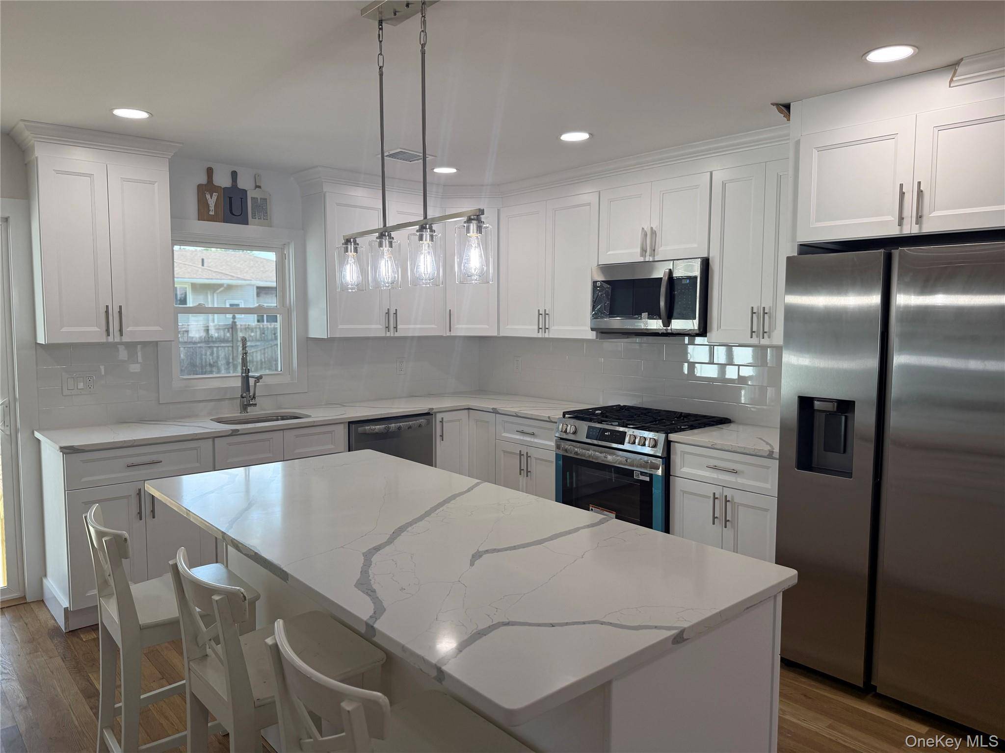 2 5th AVE, Farmingdale, NY 11735