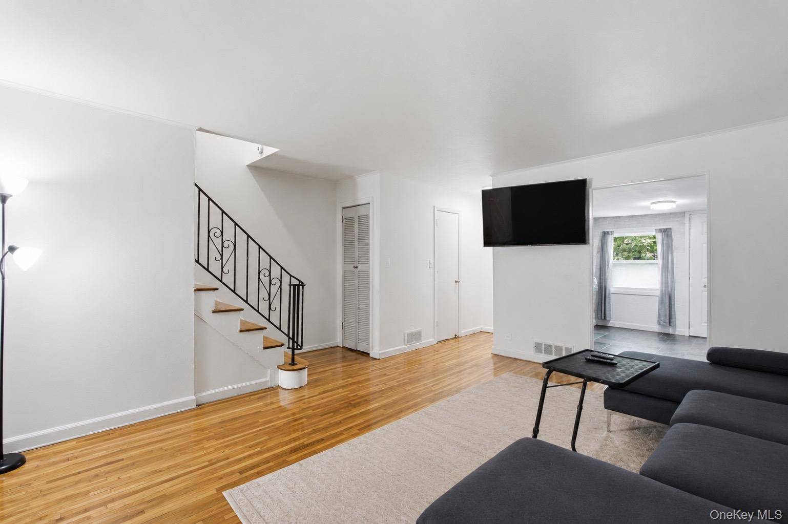 136-10 222nd ST, Laurelton, NY 11413