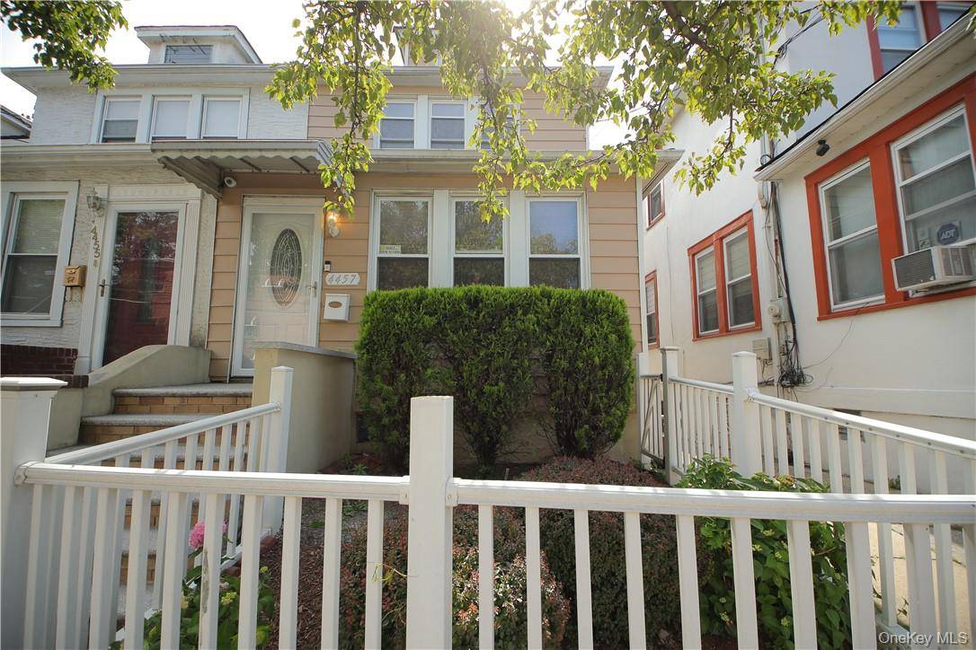 4457 Mundy LN, Bronx, NY 10466
