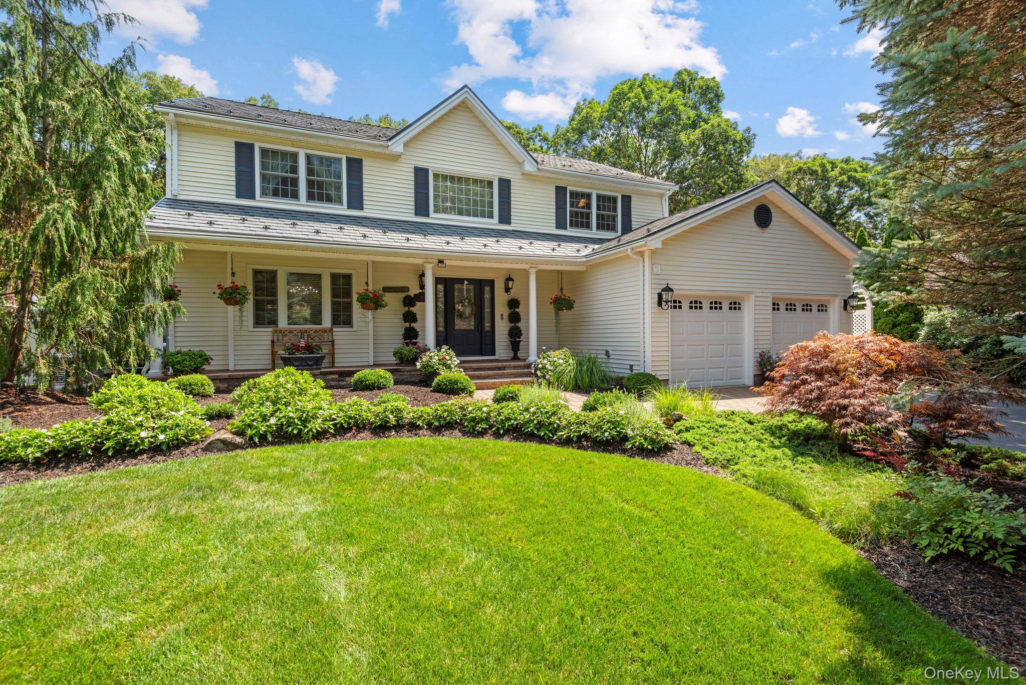 35 Pine Ridge DR, Smithtown, NY 11787