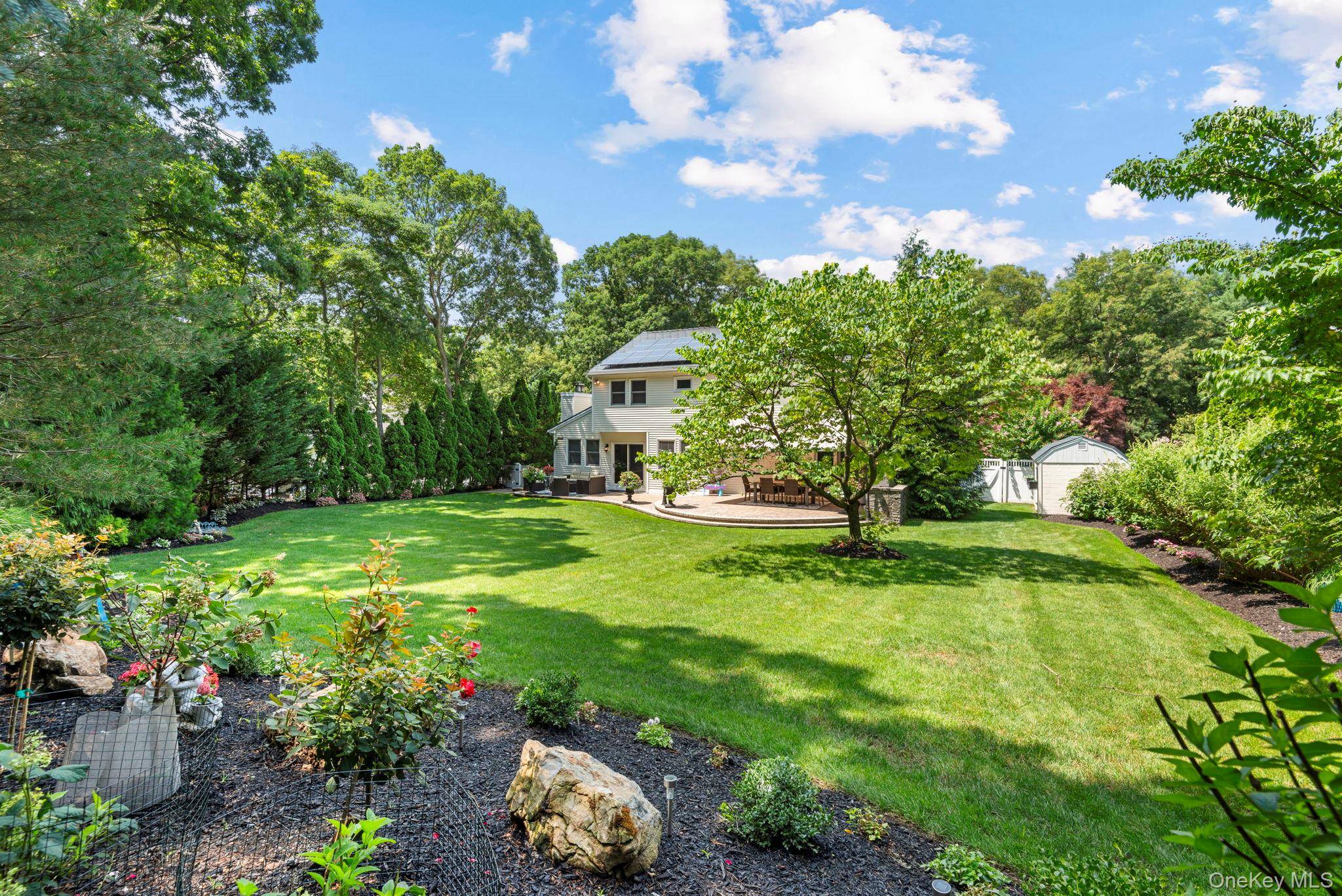 35 Pine Ridge DR, Smithtown, NY 11787