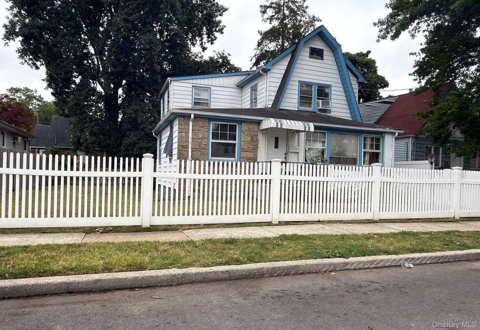 840 Kings Pkwy, Baldwin, NY 11510
