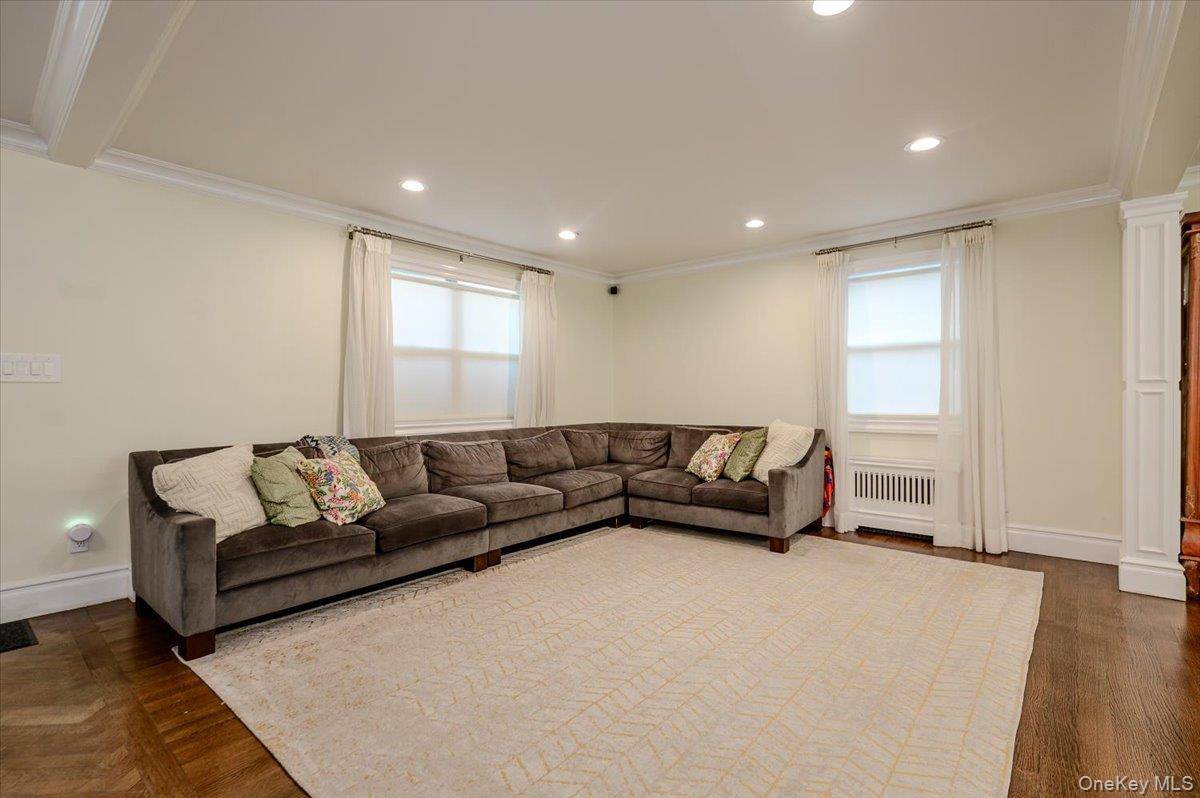 634 Jarvis AVE, Far Rockaway, NY 11691
