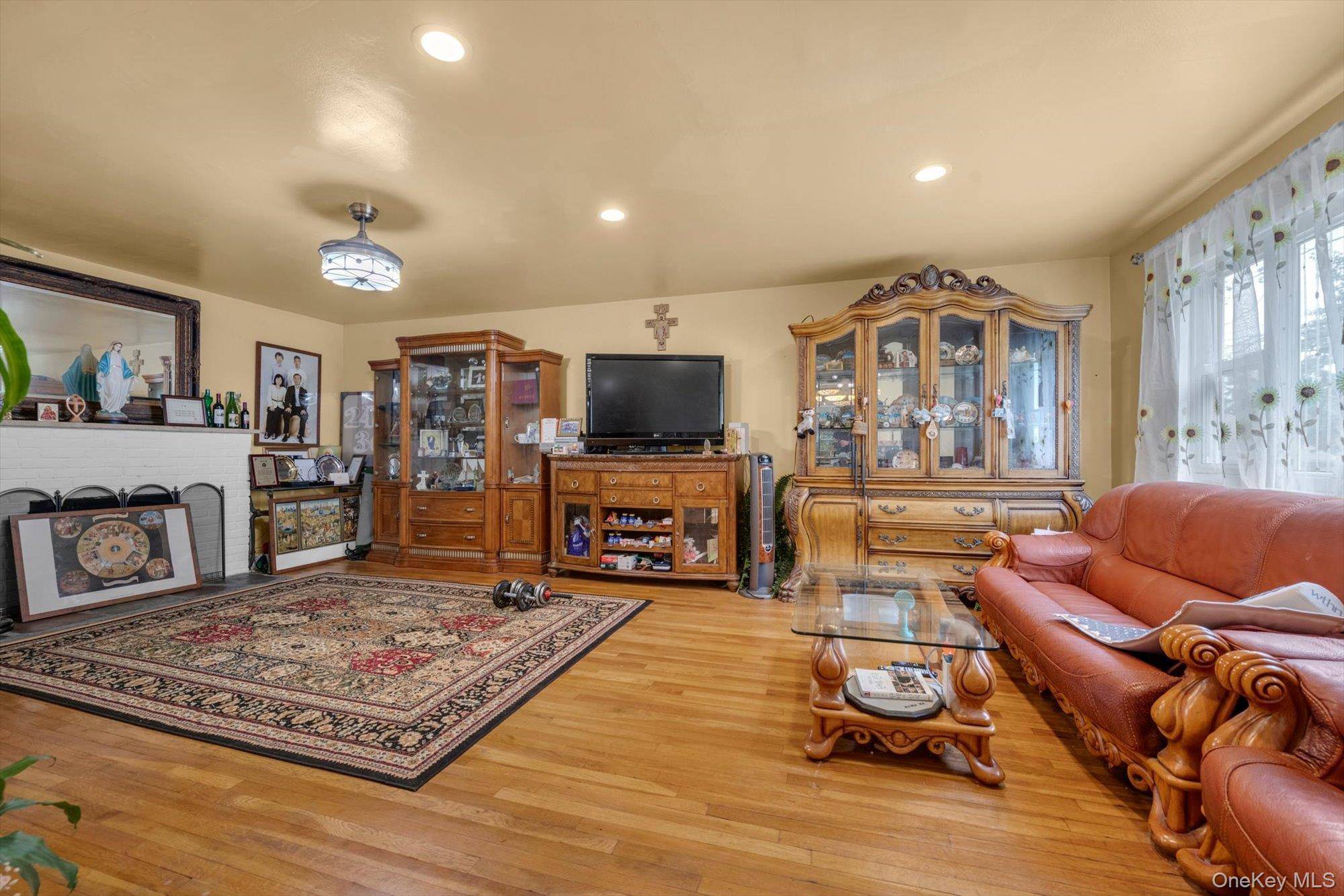 257 Schenck AVE, Great Neck, NY 11021