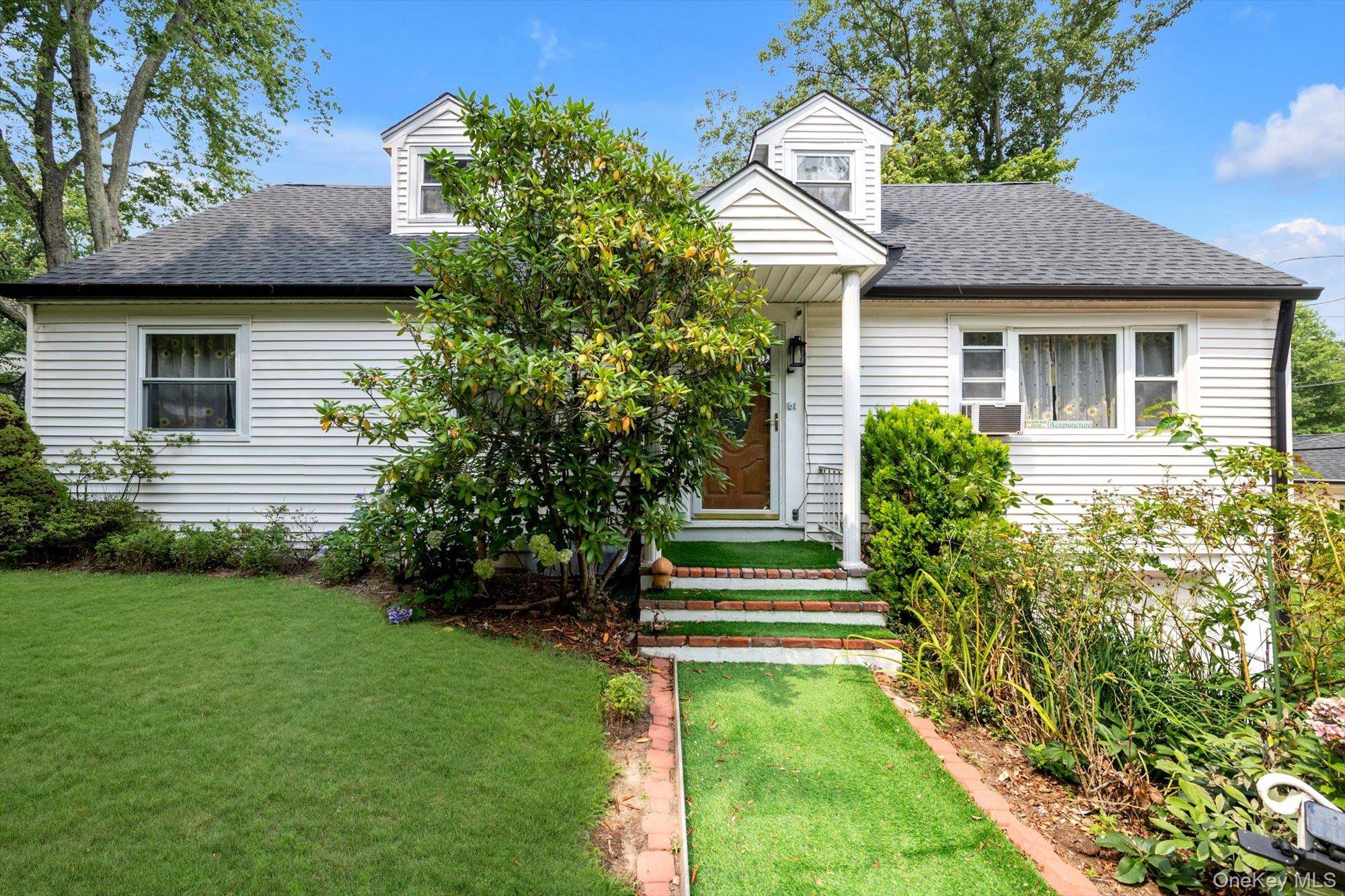 257 Schenck AVE, Great Neck, NY 11021