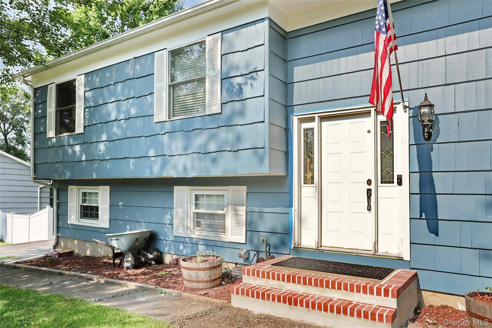 561 Babbling Brook LN, Valley Cottage, NY 10989