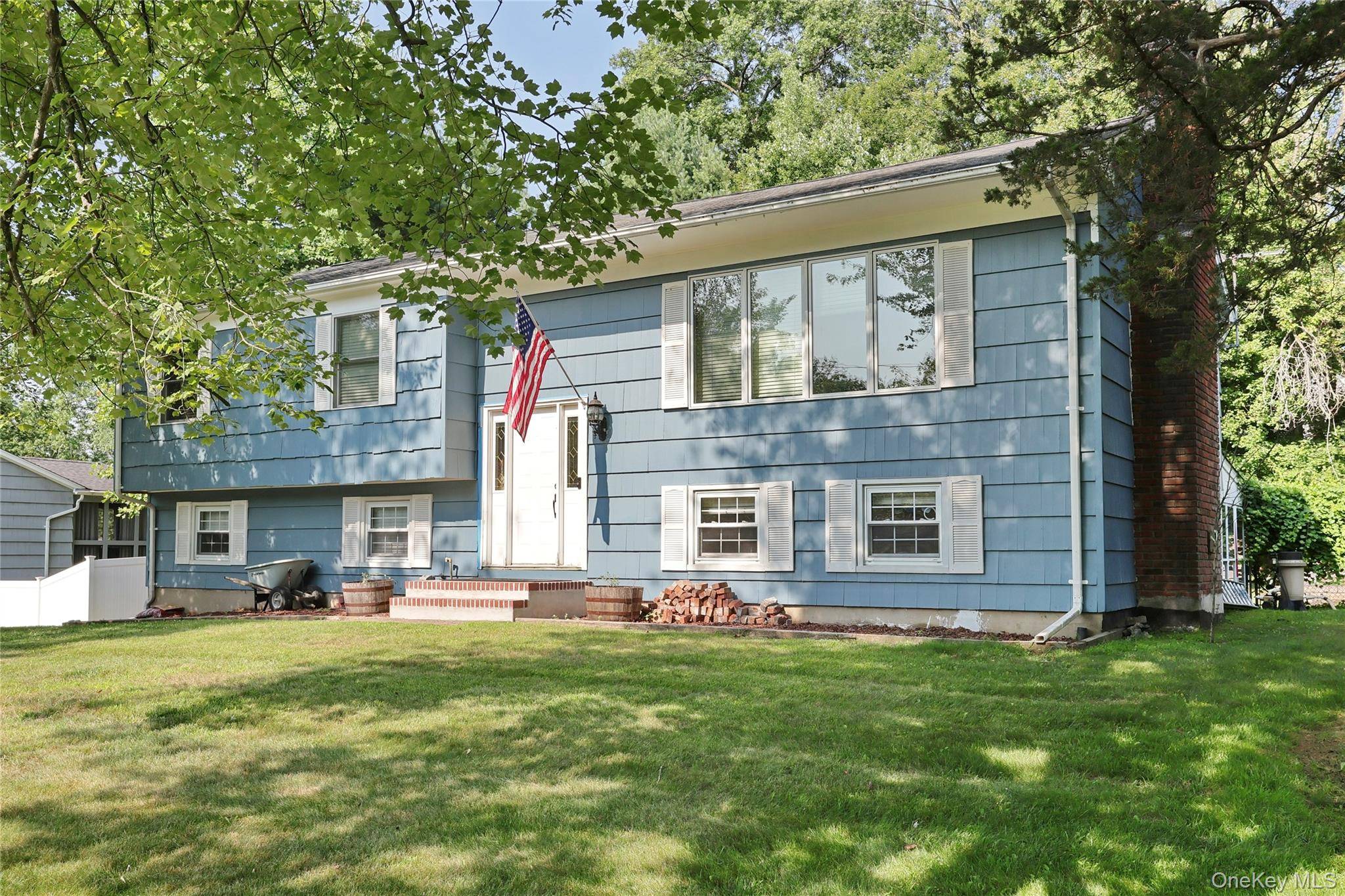 561 Babbling Brook LN, Valley Cottage, NY 10989