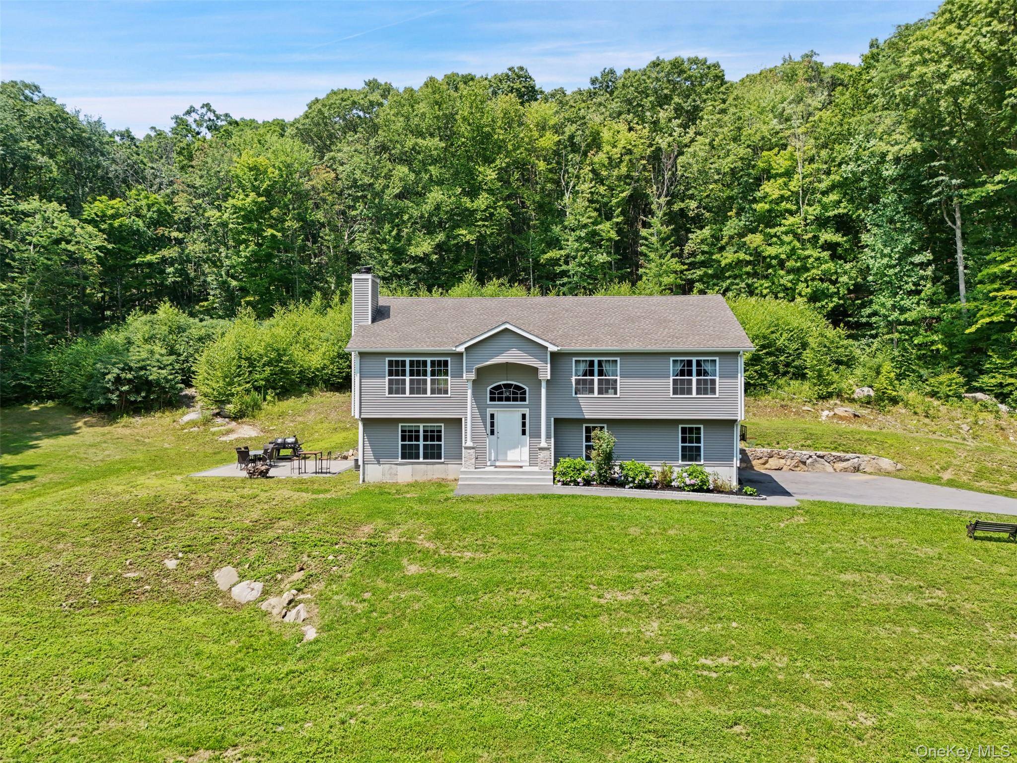 71 Hitchcock Hill RD, Mahopac, NY 10541