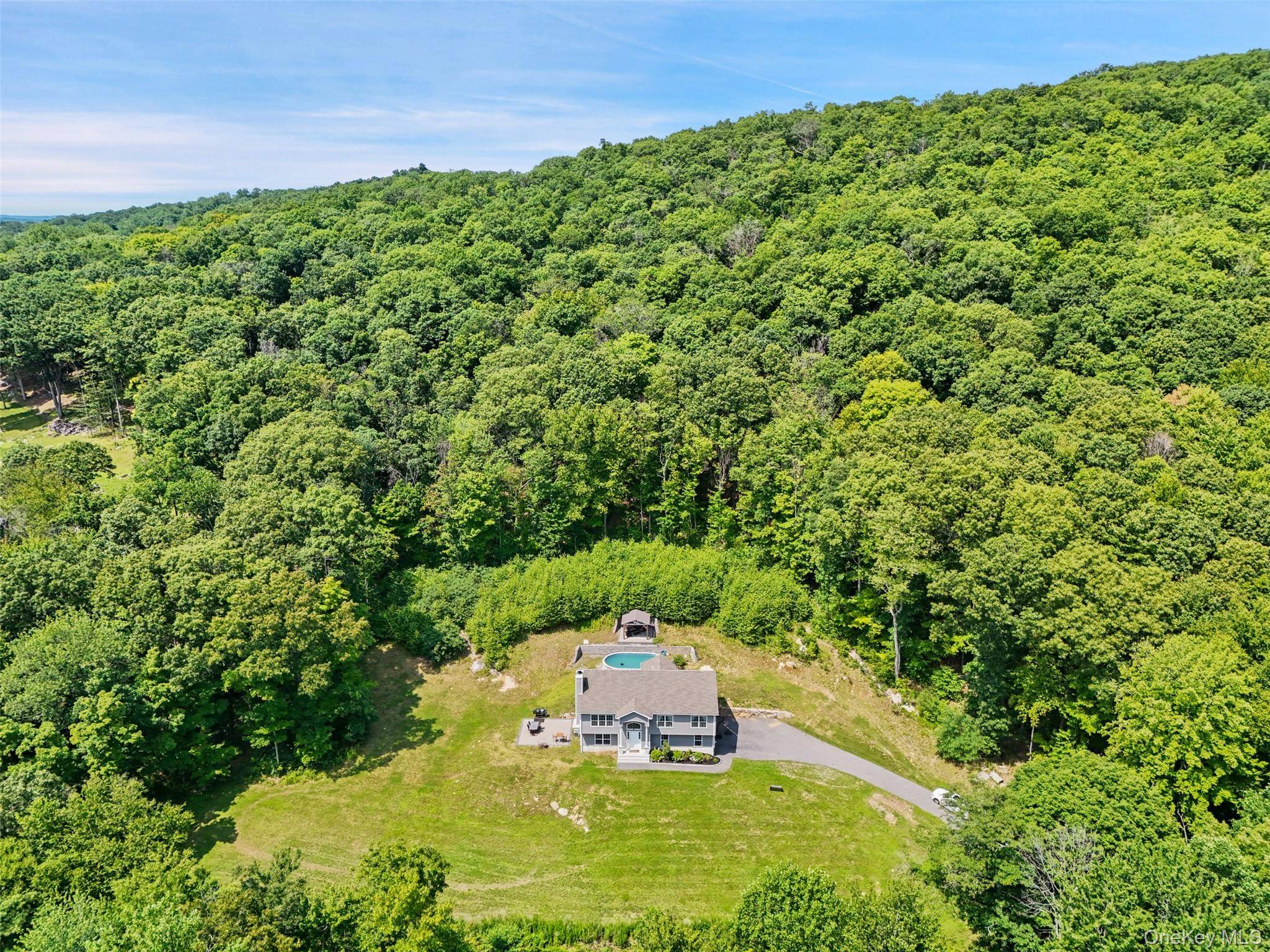 71 Hitchcock Hill RD, Mahopac, NY 10541