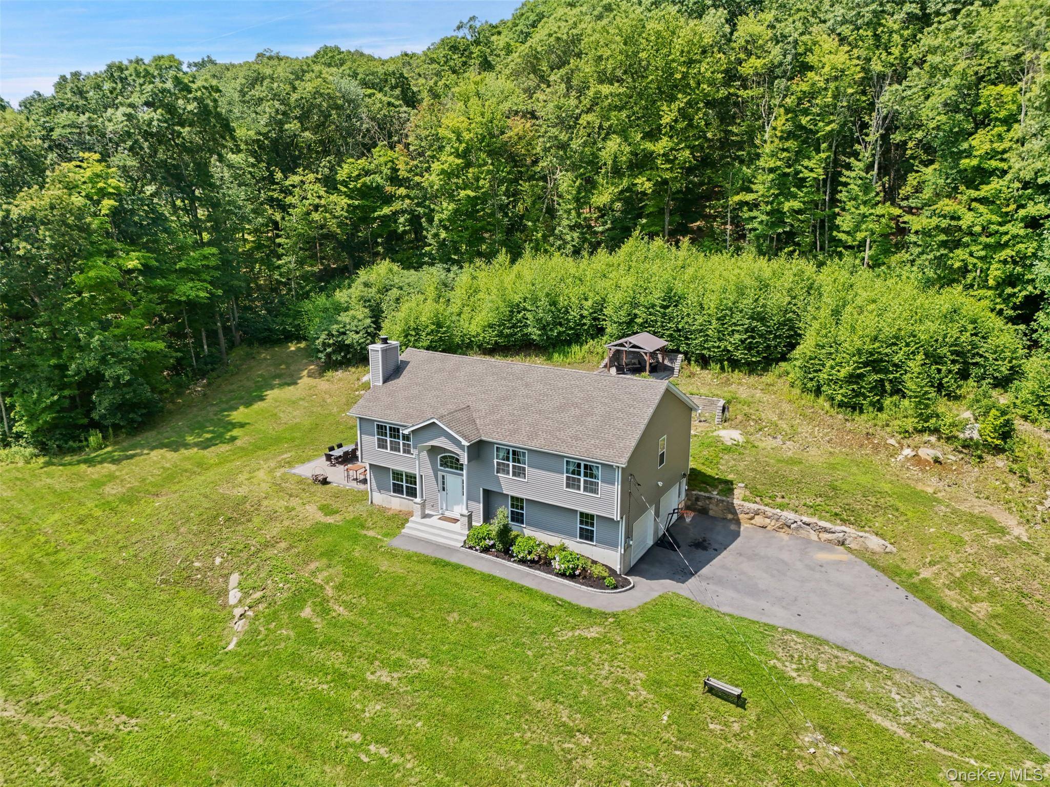 71 Hitchcock Hill RD, Mahopac, NY 10541