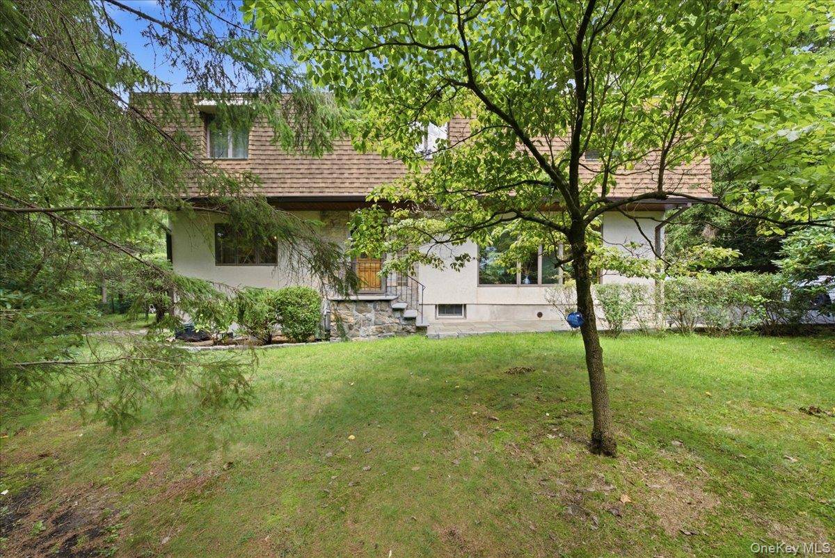 15 Woodcrest TER, Amawalk, NY 10501