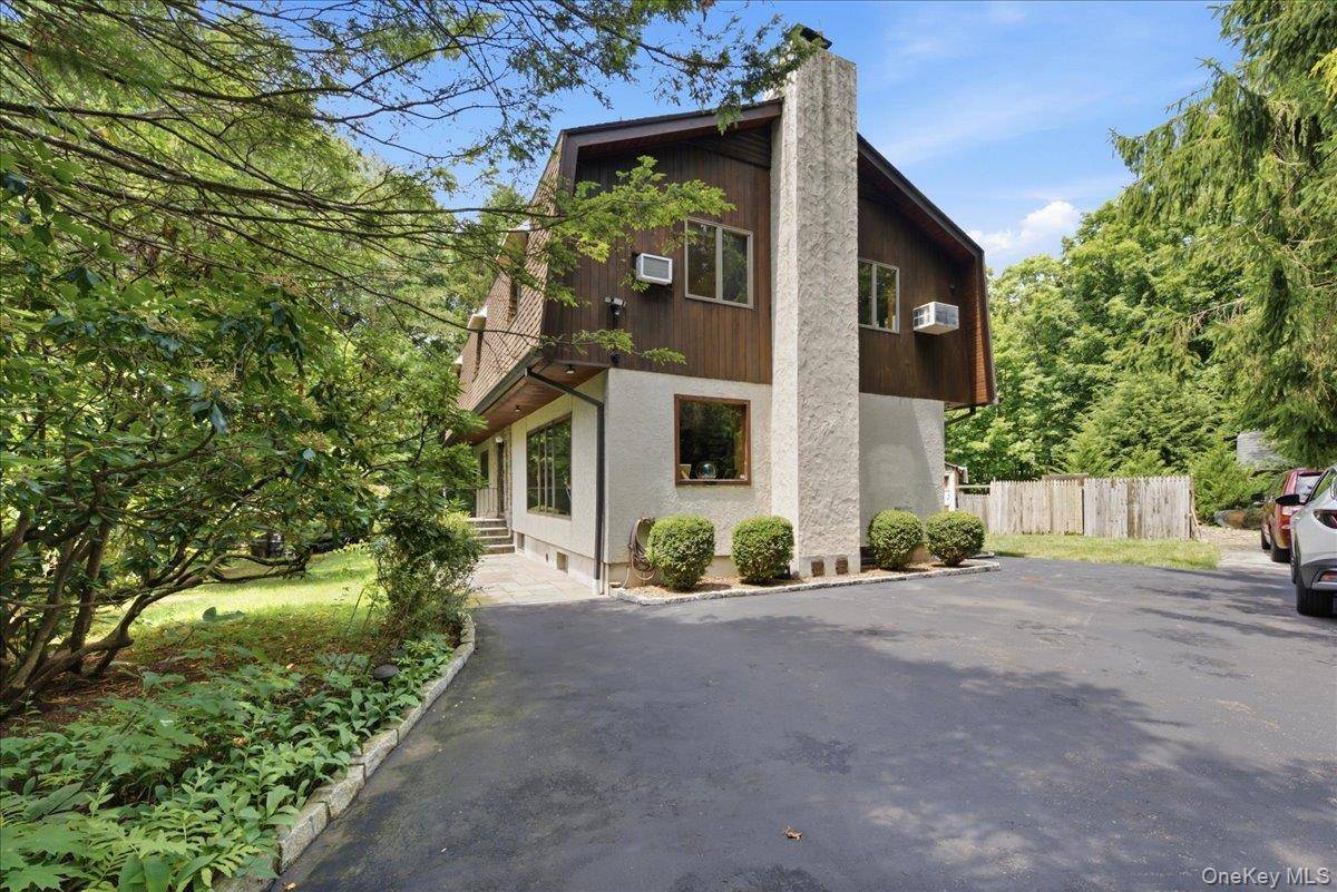 15 Woodcrest TER, Amawalk, NY 10501