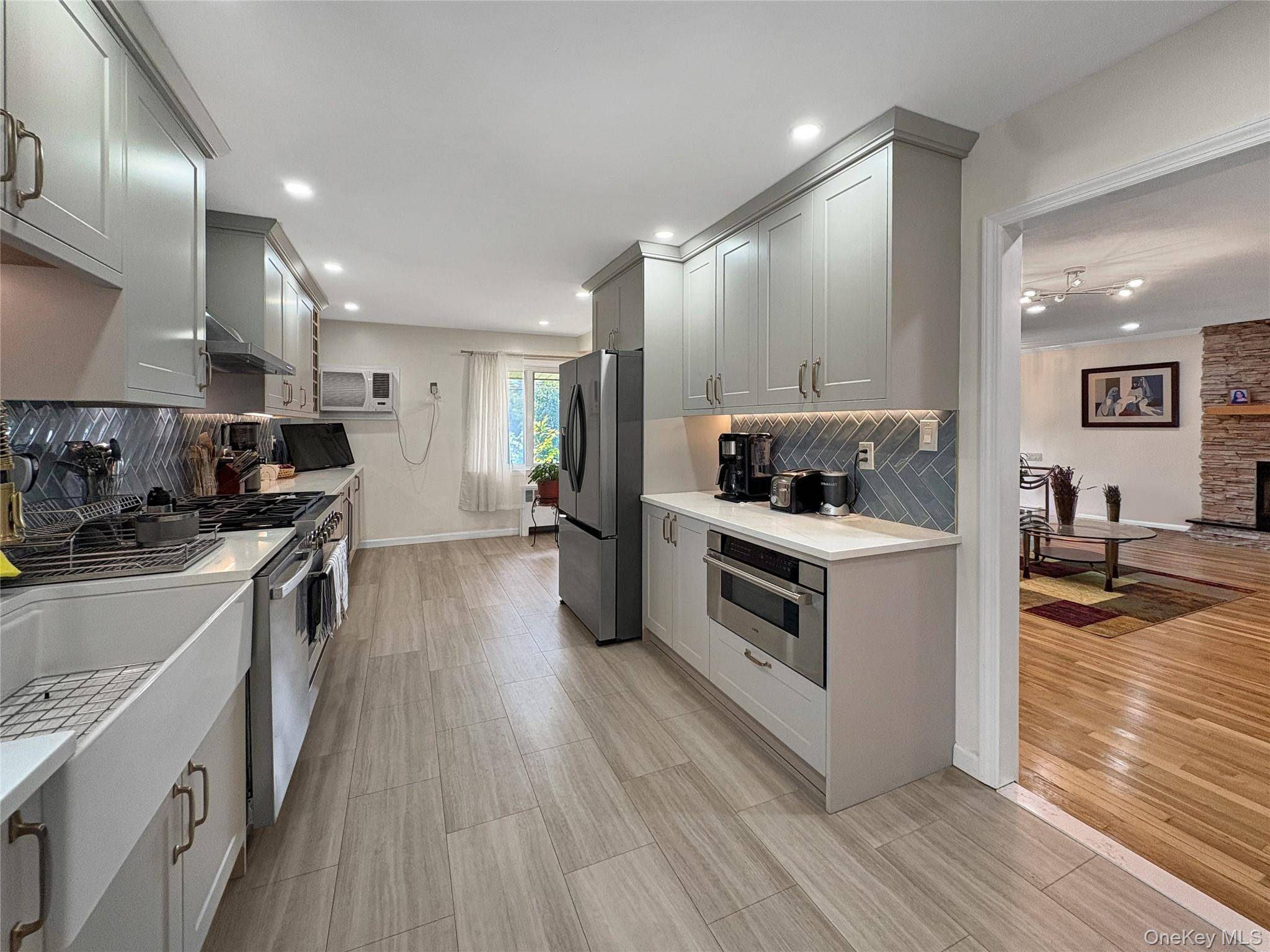 94 Massapequa AVE, Massapequa, NY 11758