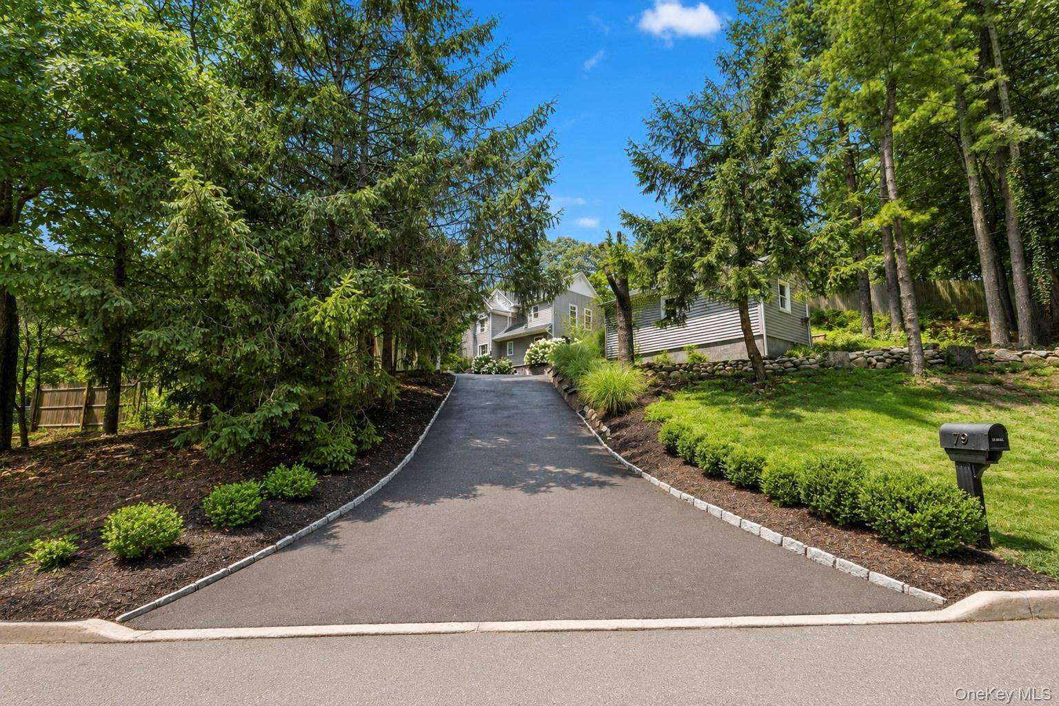 79 Oakside RD, Smithtown, NY 11787