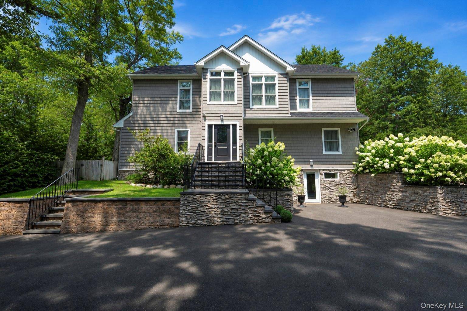 79 Oakside RD, Smithtown, NY 11787
