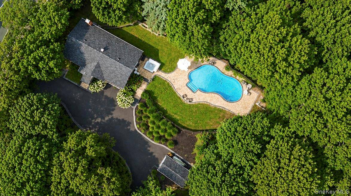 79 Oakside RD, Smithtown, NY 11787