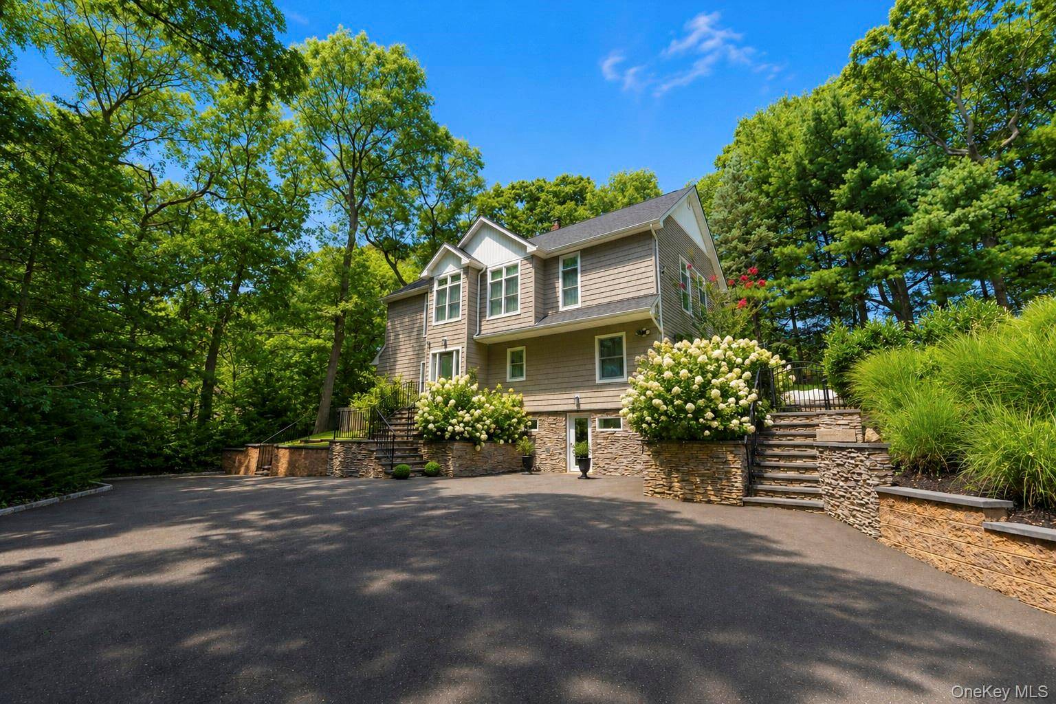 79 Oakside RD, Smithtown, NY 11787