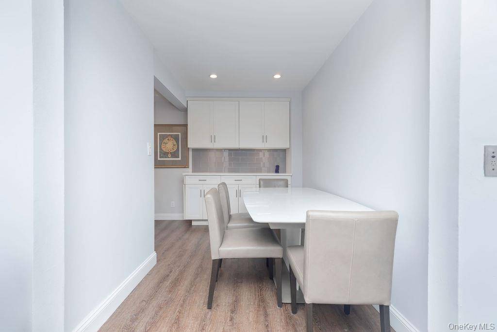 15 LEEWOOD CIR #1R, Eastchester, NY 10709