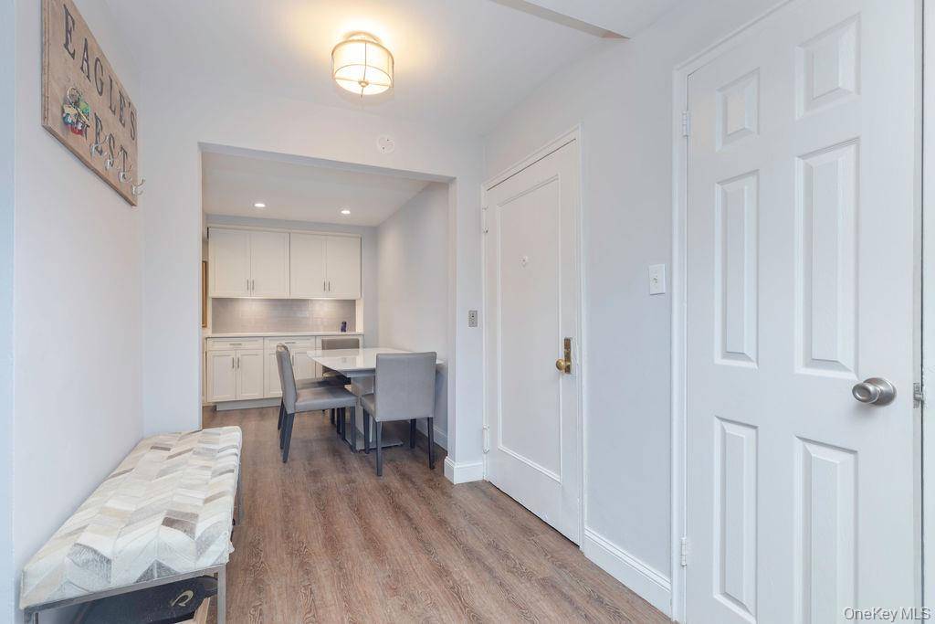 15 LEEWOOD CIR #1R, Eastchester, NY 10709